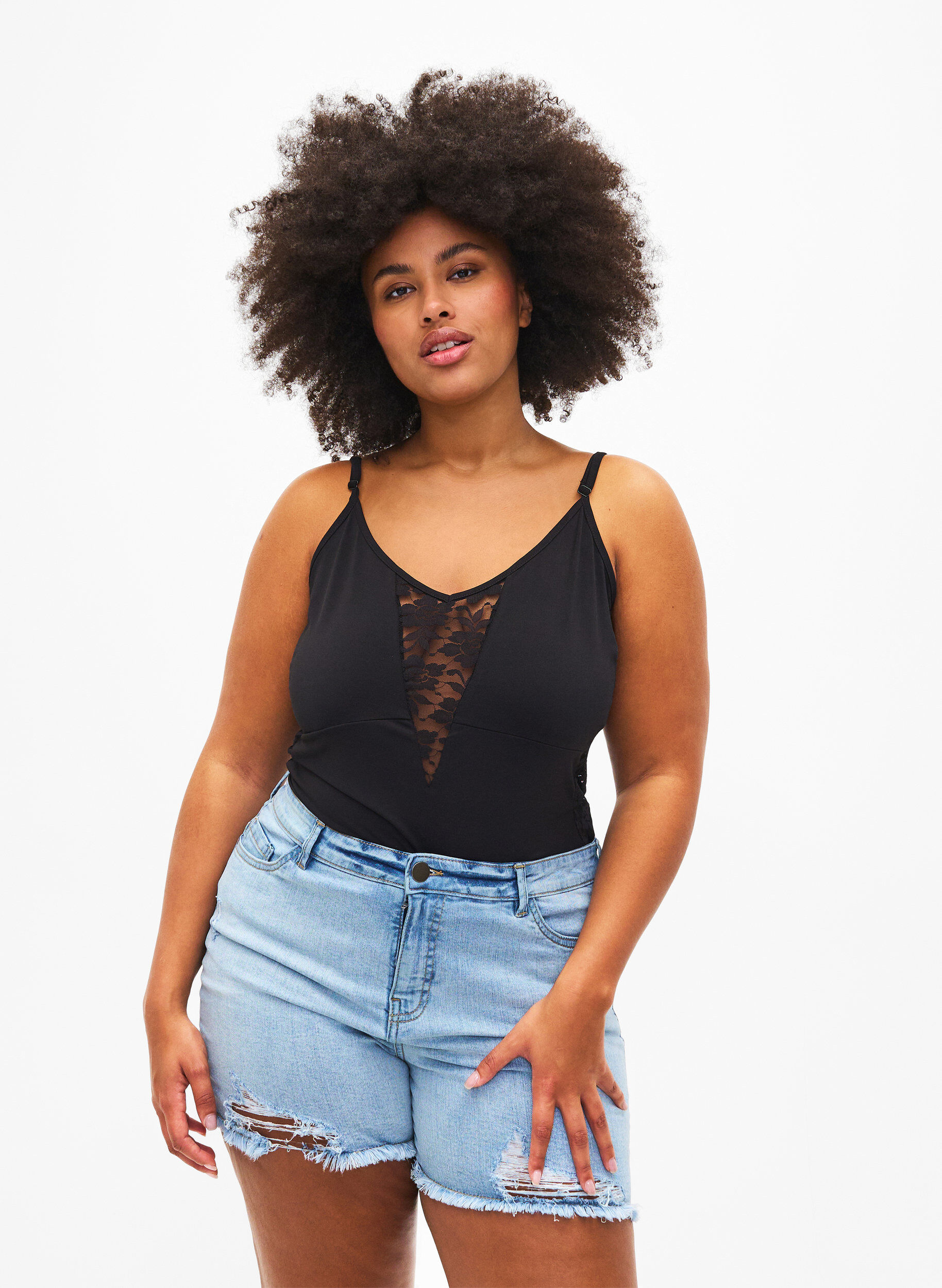 Zizzi Jeansshorts med slitna detaljer, Light Blue Denim, Model image number 0