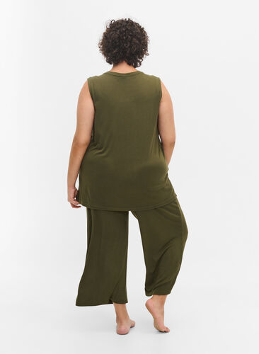 Pyjamasbyxor  3/4 längd  i viskos, Ivy Green, Model image number 1