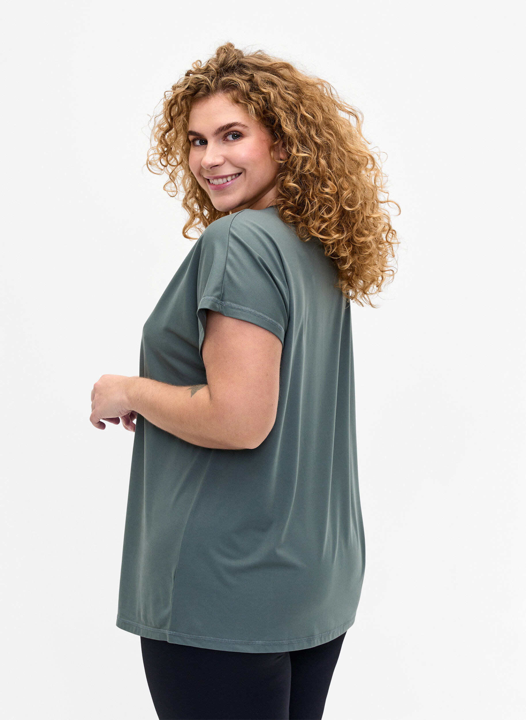 ZizziTr&auml;nings t-shirt med v-ringning och l&ouml;s passform, Balsam Green, Model image number 1