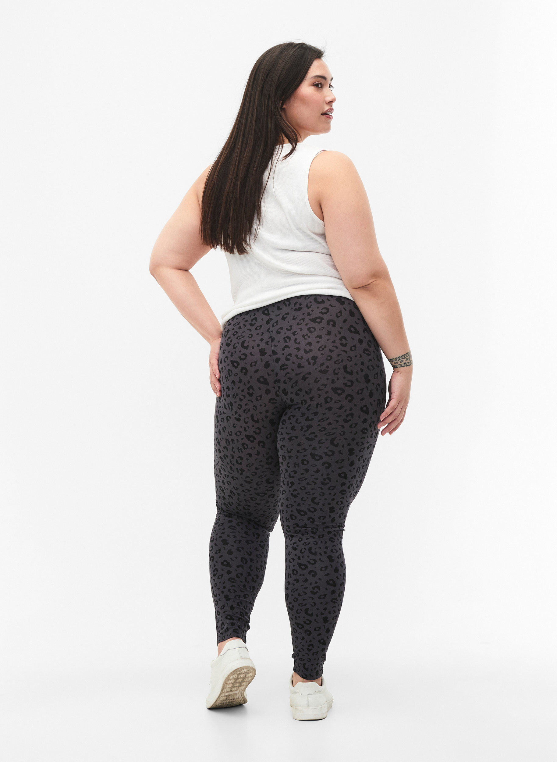 Zizzi Viskos leggings med leopardm&ouml;nster, Gr&aring;, Model image number 2