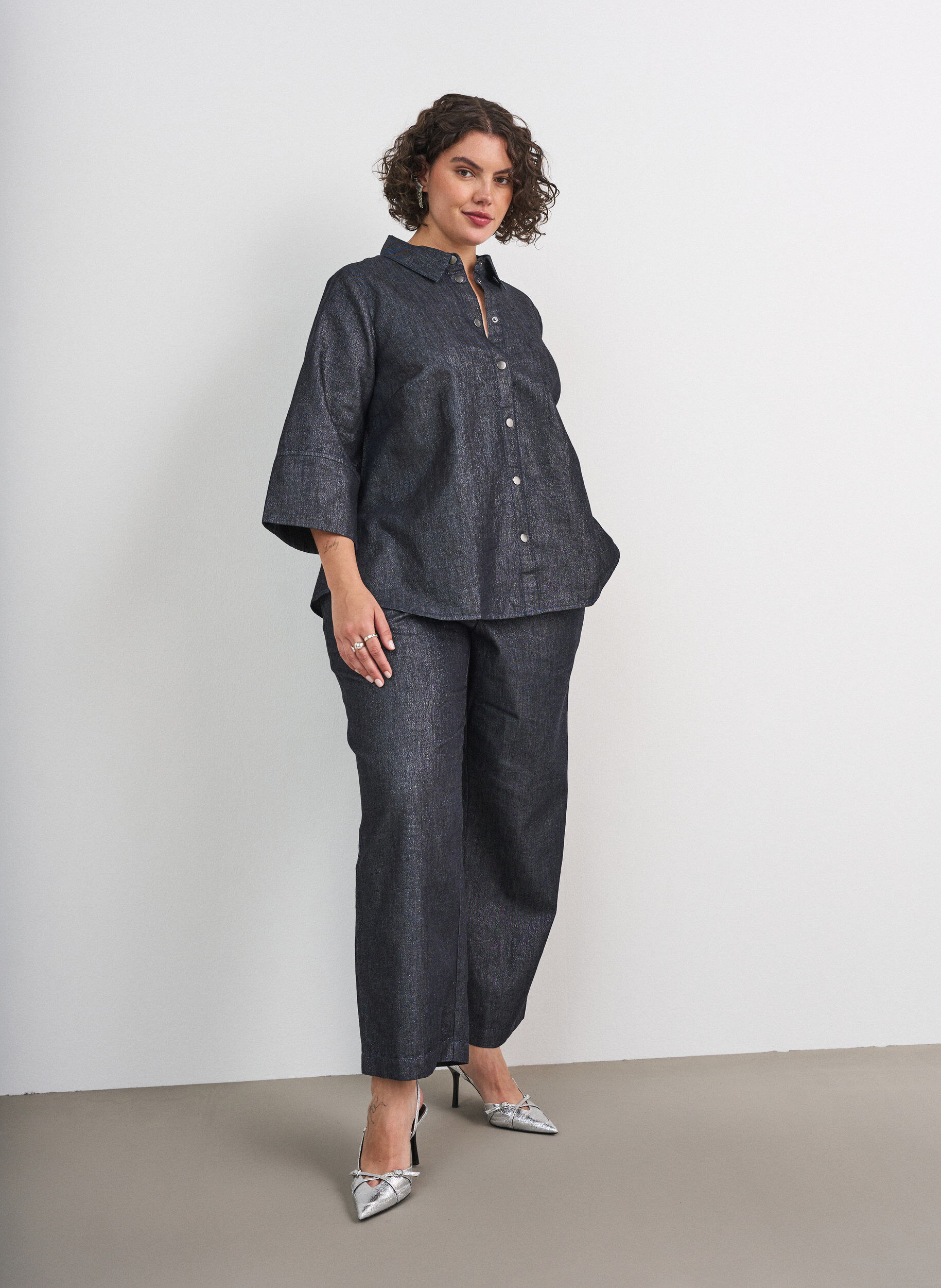 ZizziJeansskjorta med glittertr&aring;d och 3/4-&auml;rmar, Gr&aring;, Model image number 1