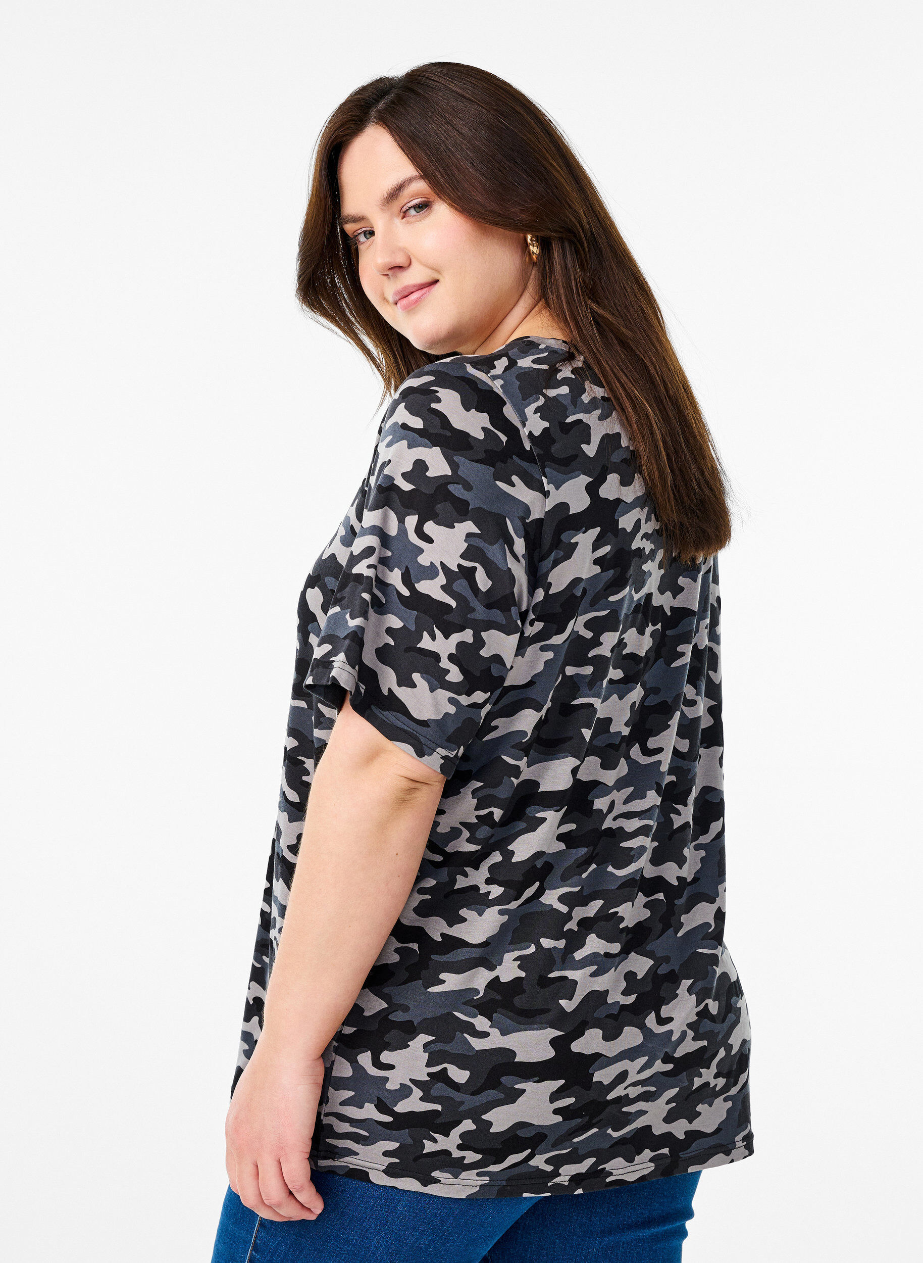 Zizzi T-shirt i TENCEL&trade; Lyocell med r&auml;nder, Gr&aring;, Model image number 2