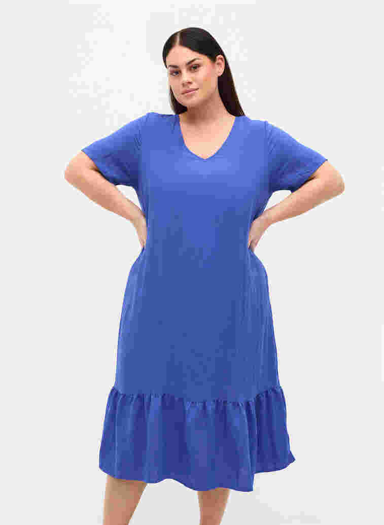 Kortärmad viskosklänning med v-ringning, Dazzling Blue, Model