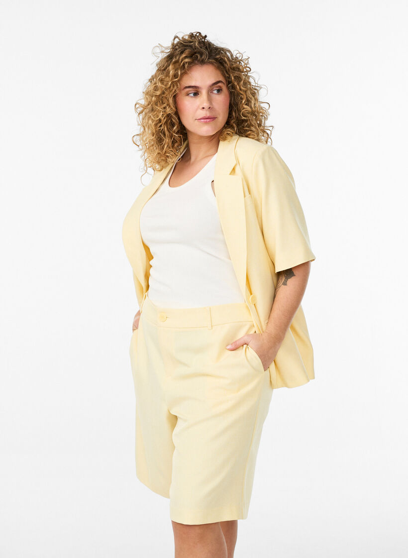 L&ouml;sa Bermudashorts med h&ouml;g midja, Gul, Model image number 0