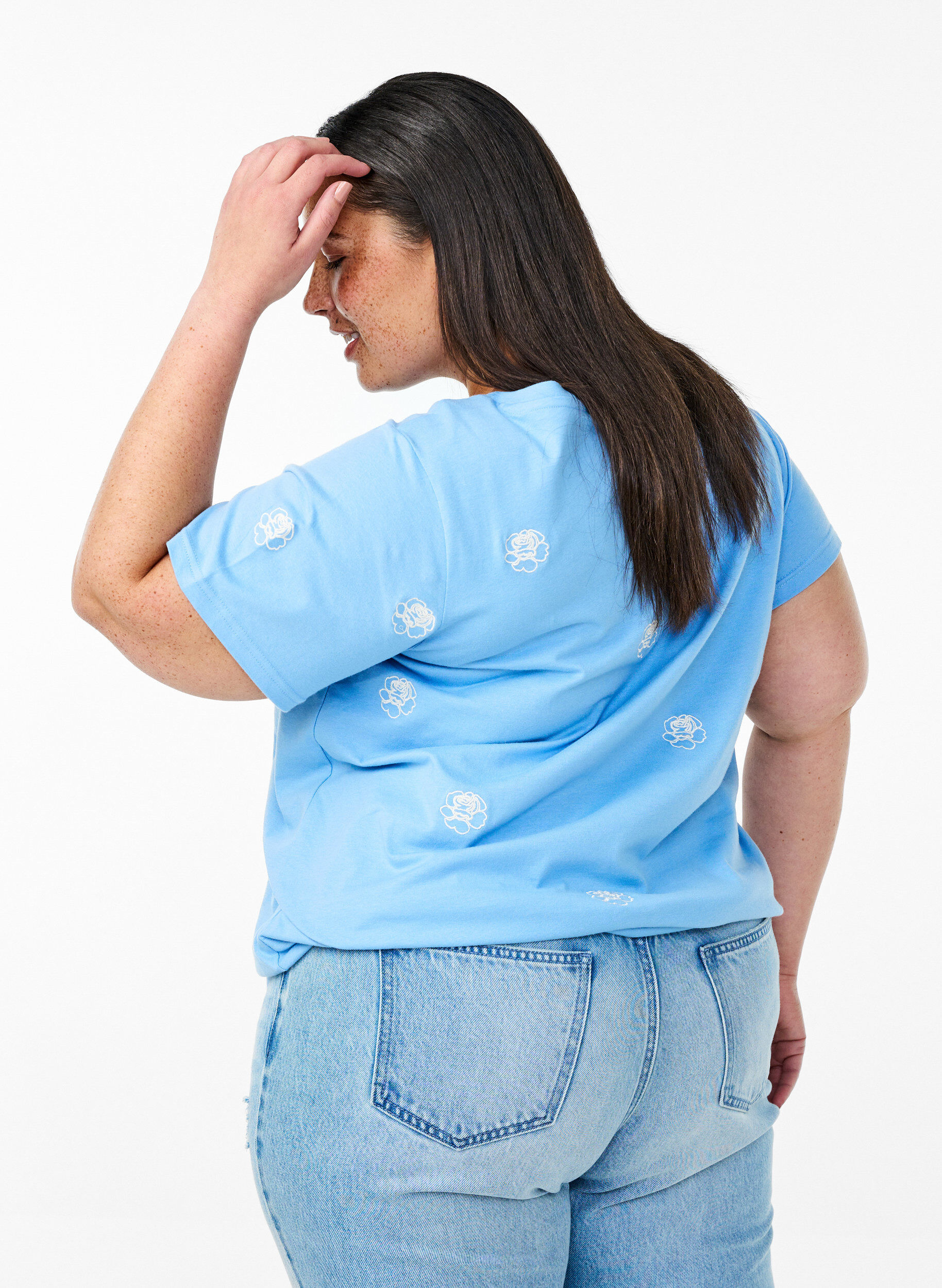 Zizzi T-shirt i ekologisk bomull med broderade motiv, Bl&aring;, Model image number 2