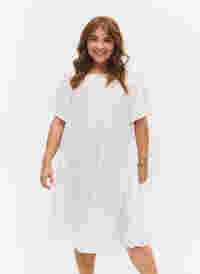 Kortärmad klänning i viskos, Bright White, Model