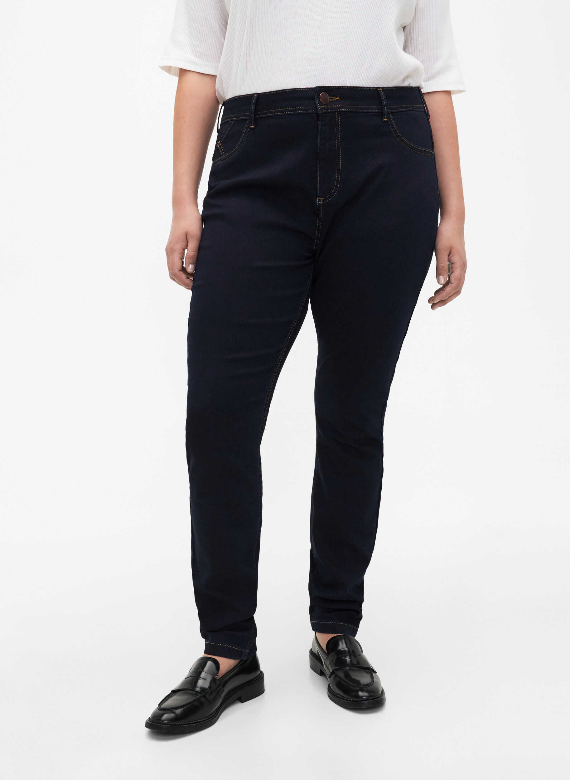 Zizzi Extra slim Amy jeans med h&ouml;g midja, Bl&aring;, Model image number 2