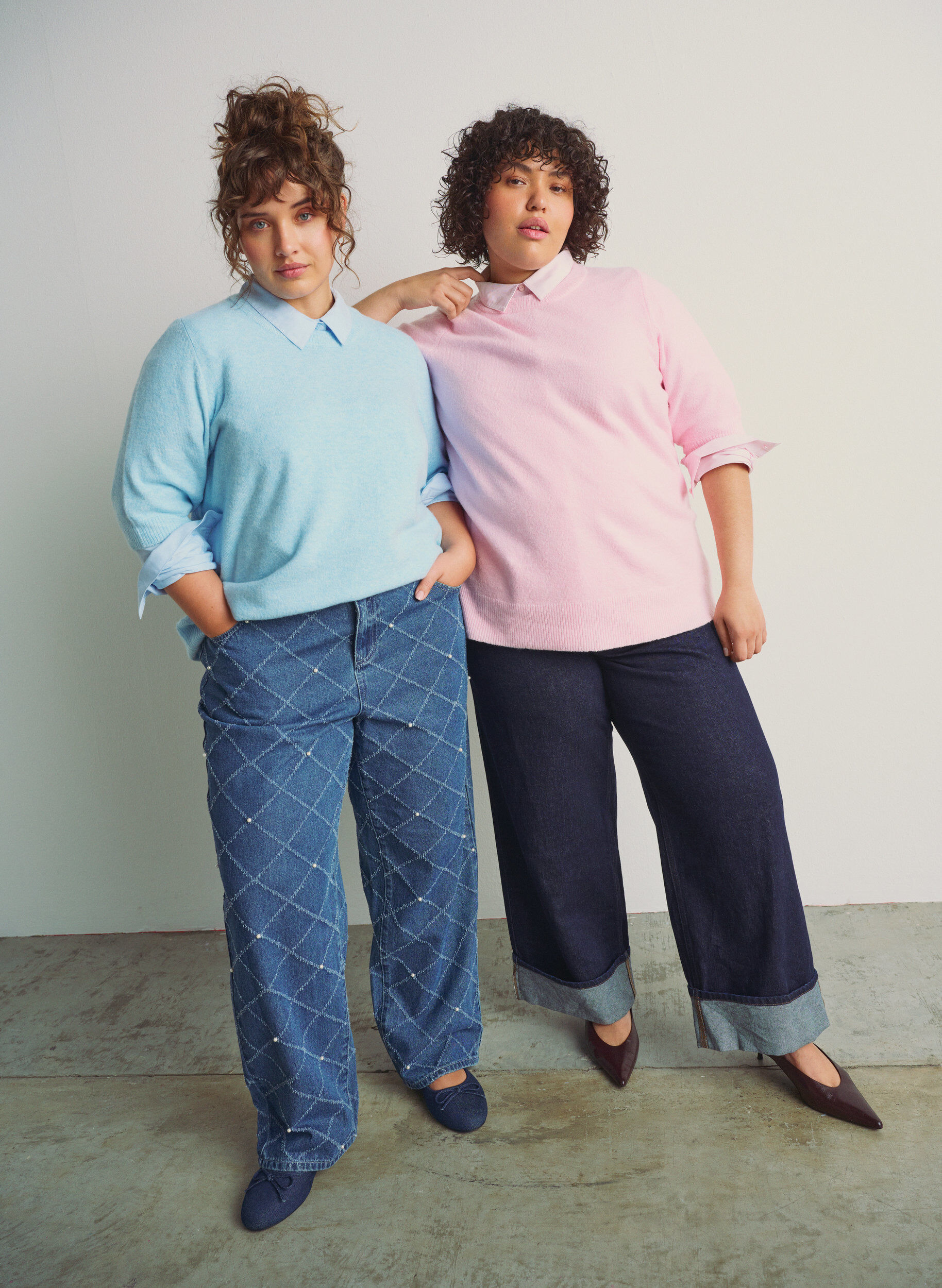 Stickad blus med korta &auml;rmar