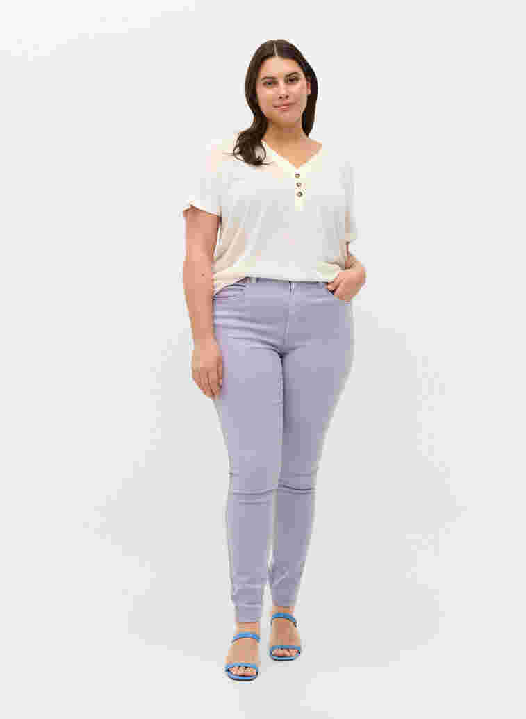 Super slim Amy jeans med hög midja, Lavender, Model image number 0