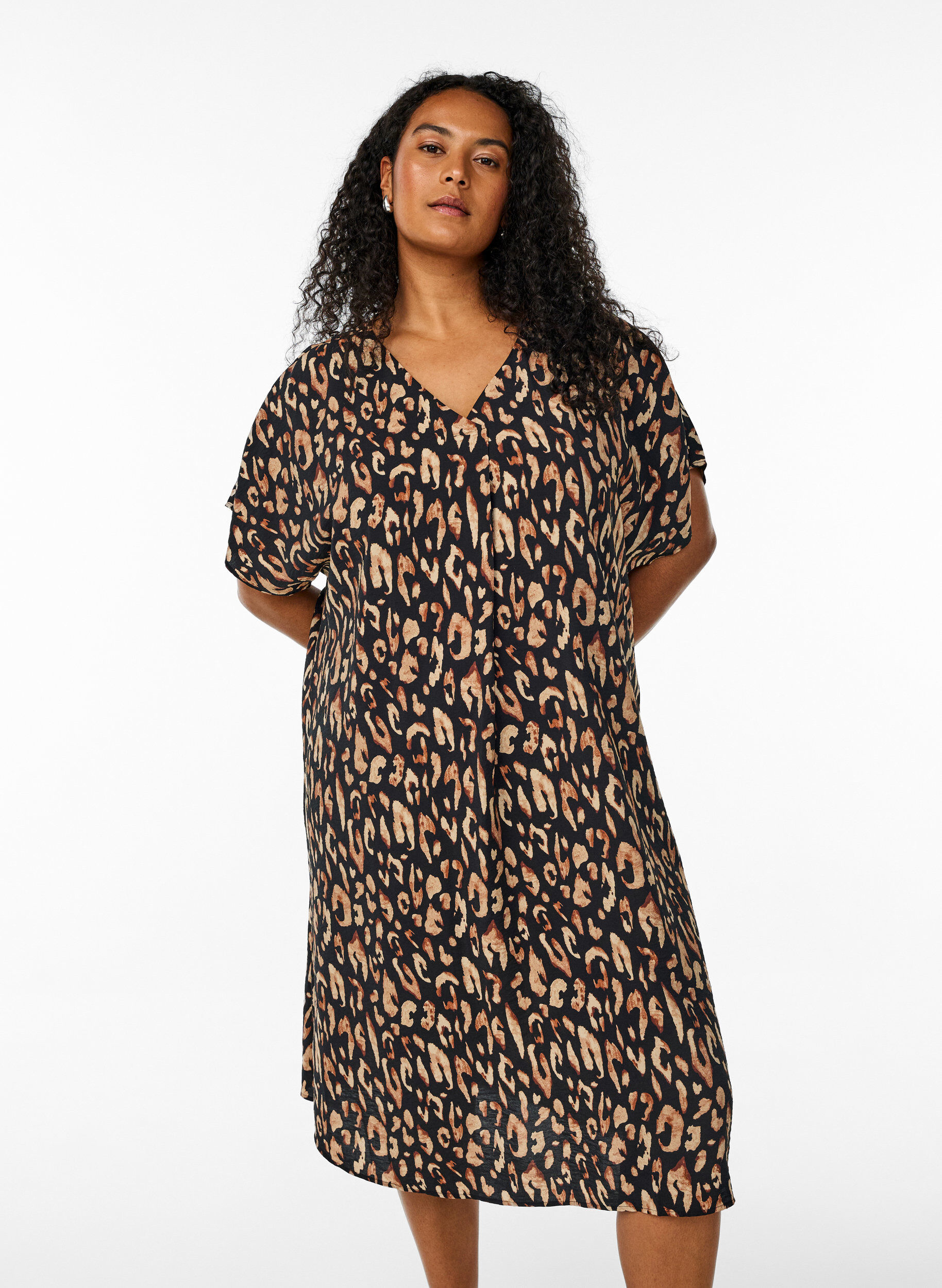 Zizzi Kl&auml;nning med v-ringning i viskos, Svart, Model image number 0