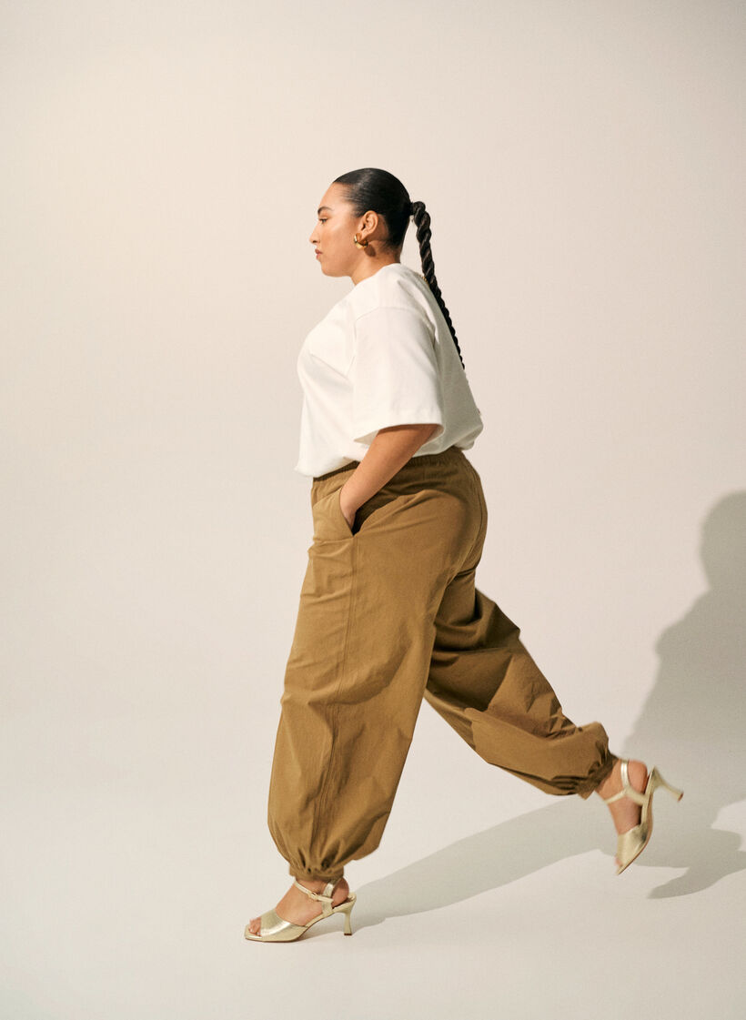 Pumps med &ouml;ppen och fyrkantig t&aring;, Guld, Image