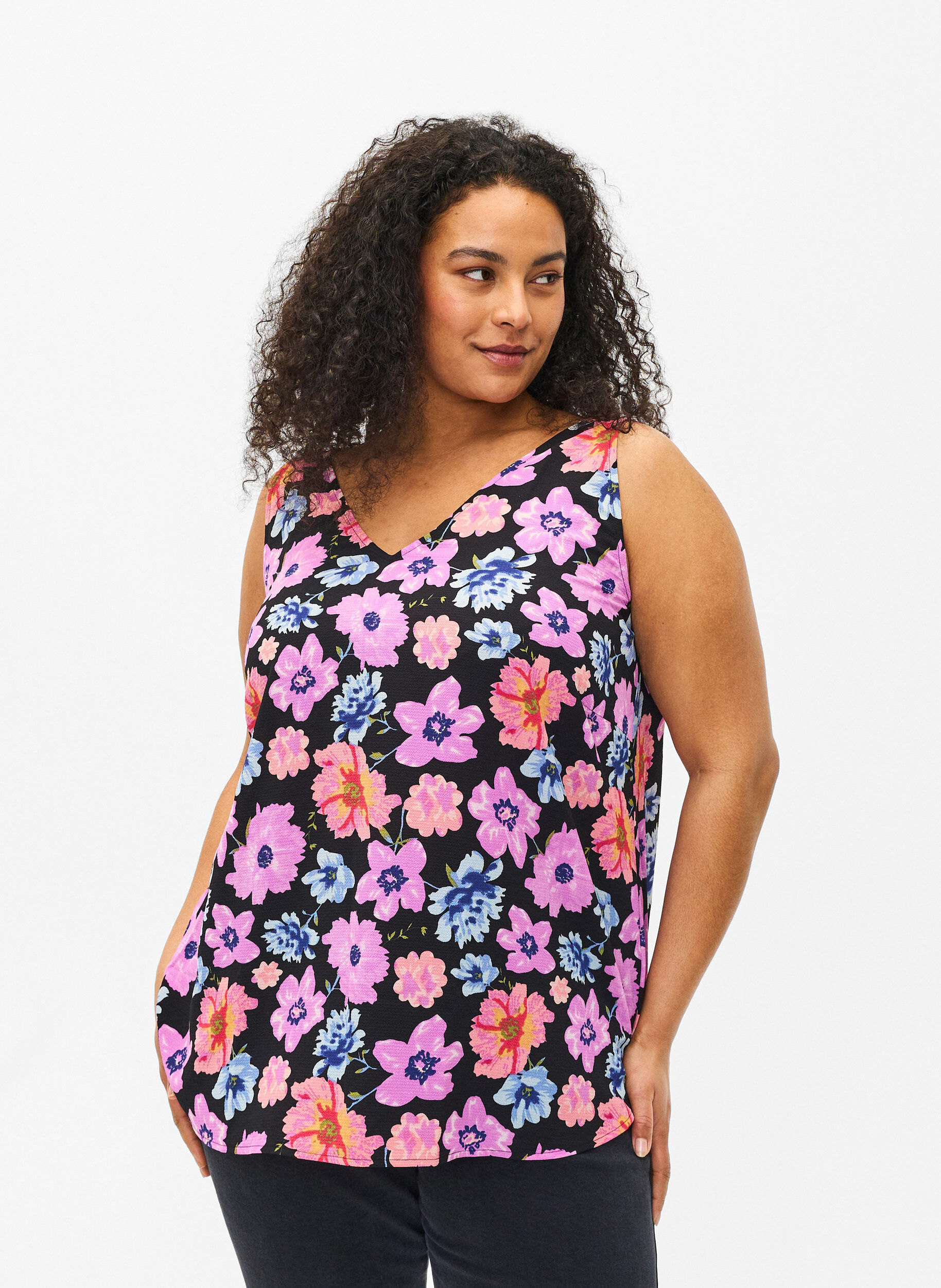 Zizzi Blommig topp med v-ringning, Black Big Flower AOP, Model image number 0