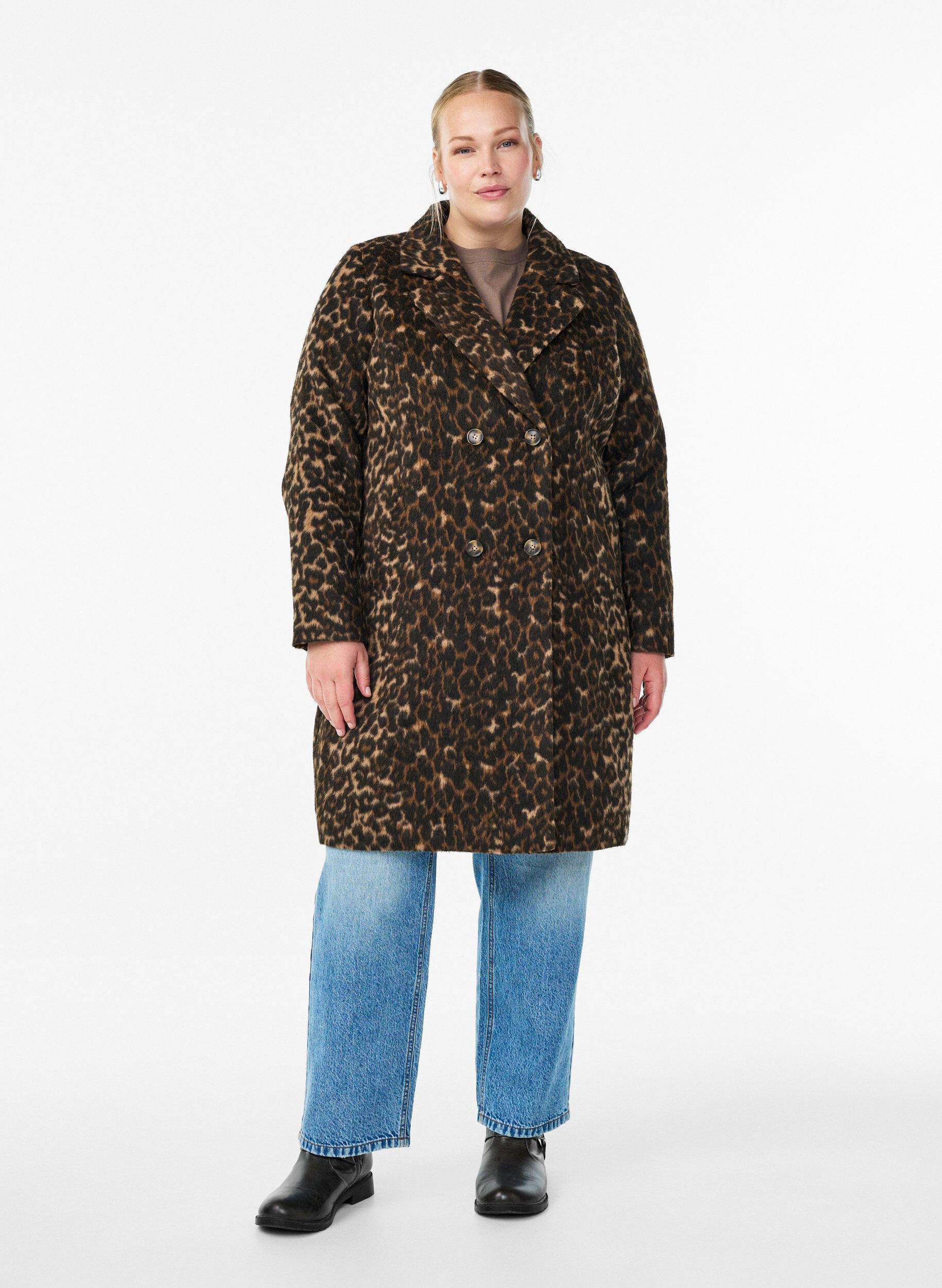 Zizzi Leopardm&ouml;nstrad kappa med dubbelkn&auml;ppning, Brun, Model image number 1