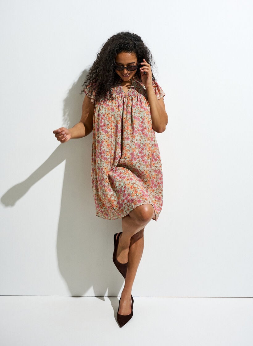 Kort kl&auml;nning i viskos med smock och blommigt m&ouml;nster, Orange, Image image number 0