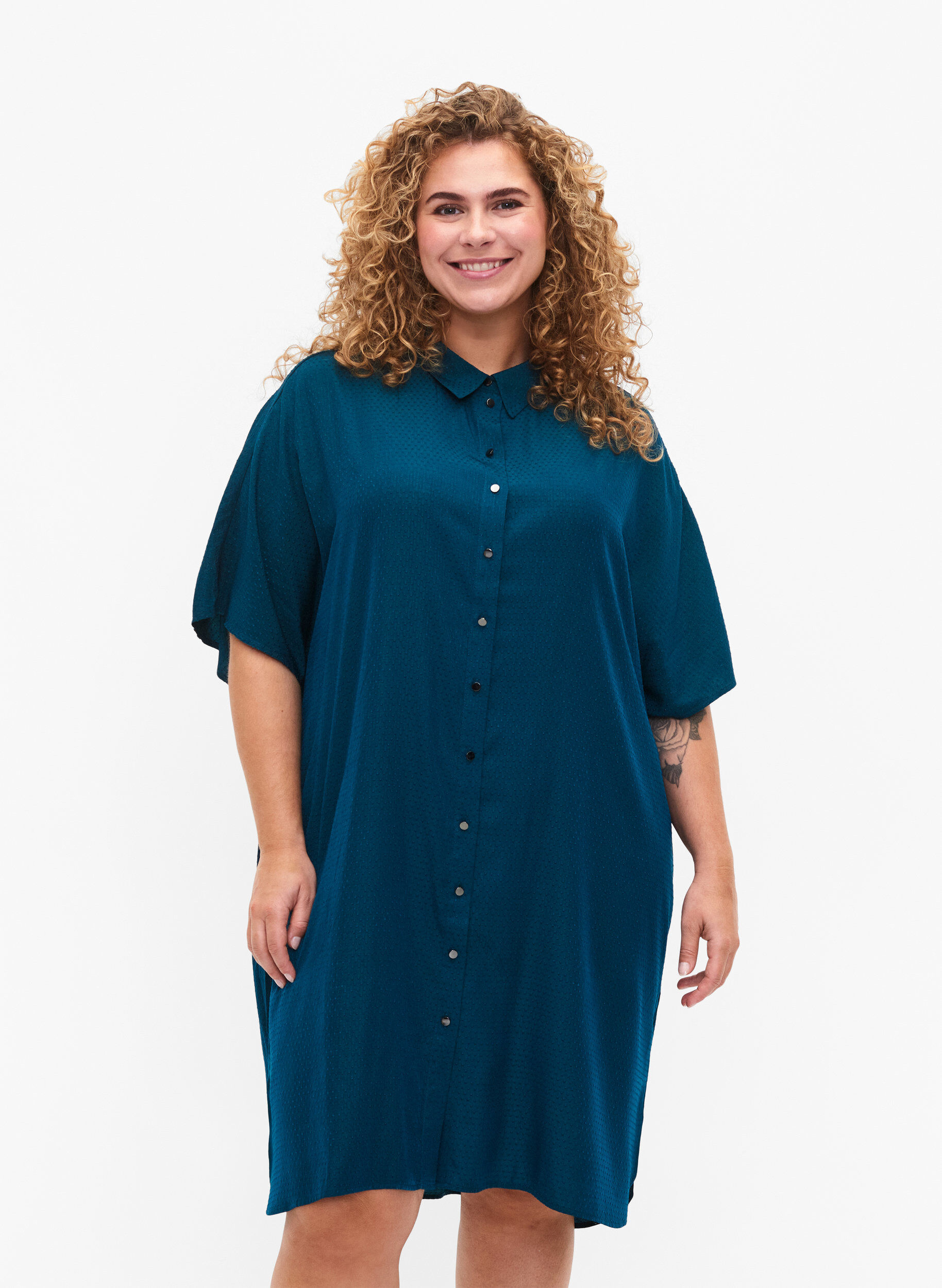 Zizzi Kort&auml;rmad skjortkl&auml;nning med prickigt m&ouml;nster, Deep Teal, Model image number 0