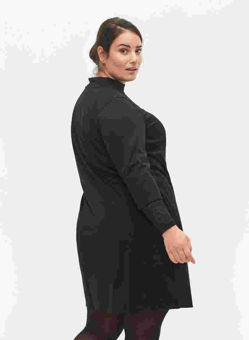 Klänning i enfärgad färg med v-hals och 3/4-ärmar, Black, Model image number 1