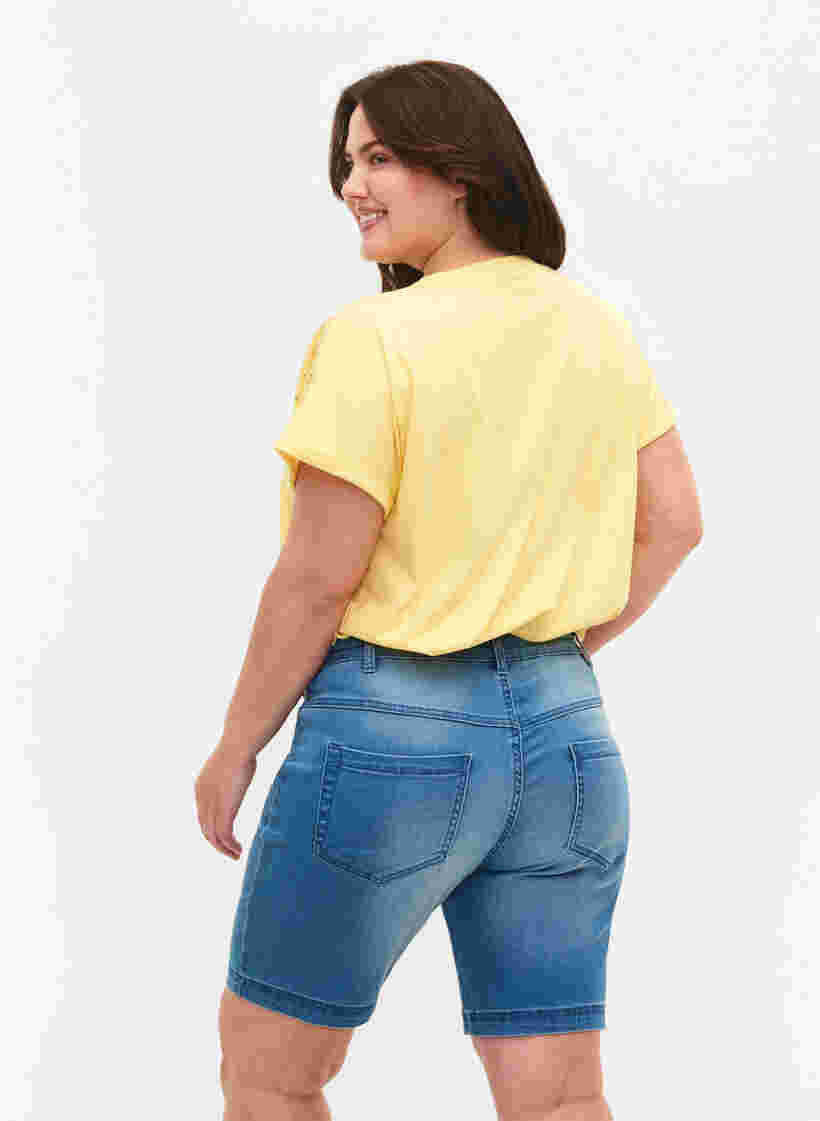 Slim fit Emily shorts med normalhög midja, Light blue denim, Model image number 1