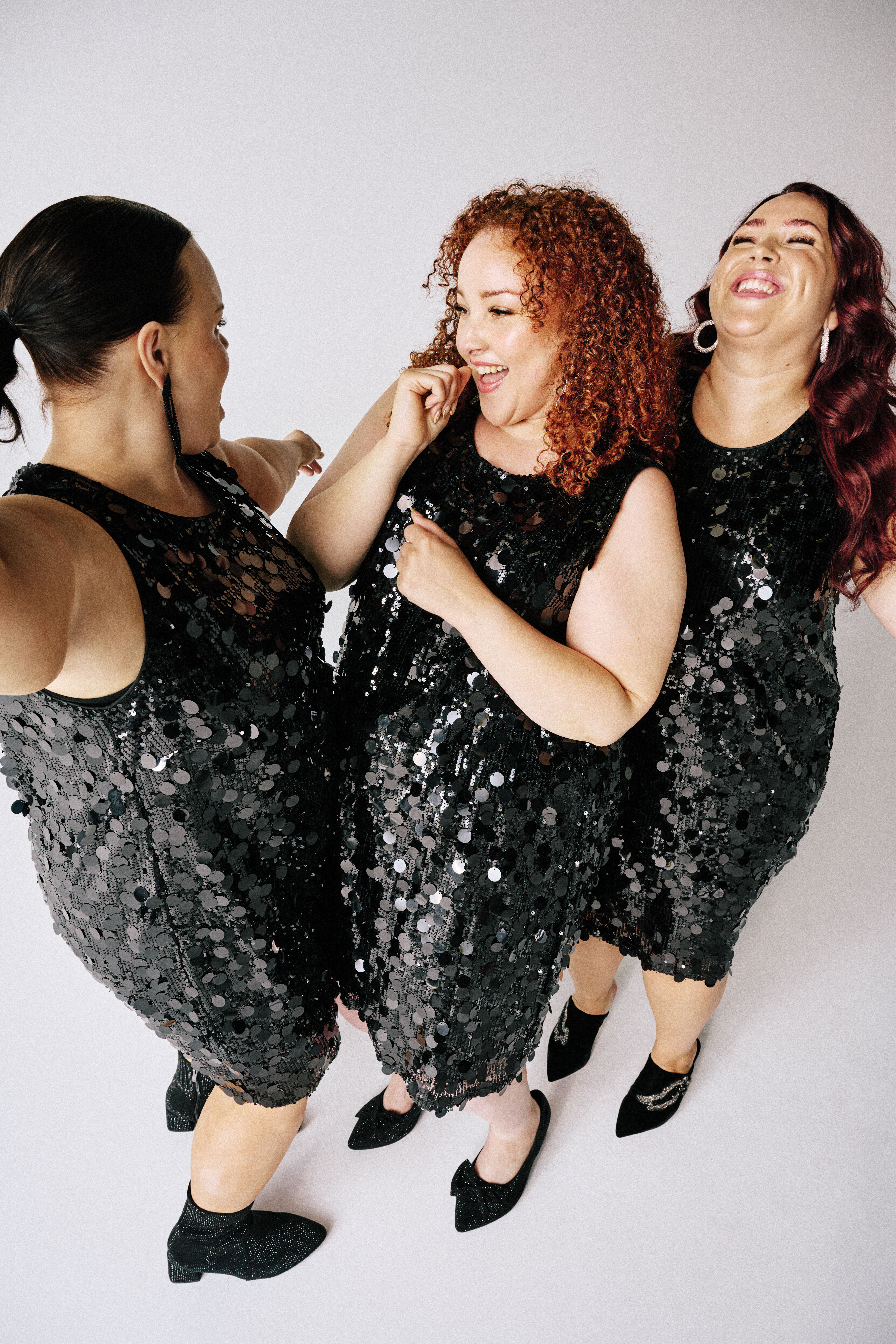 Zizzi Svart kl&auml;nning med paljetter, , Model