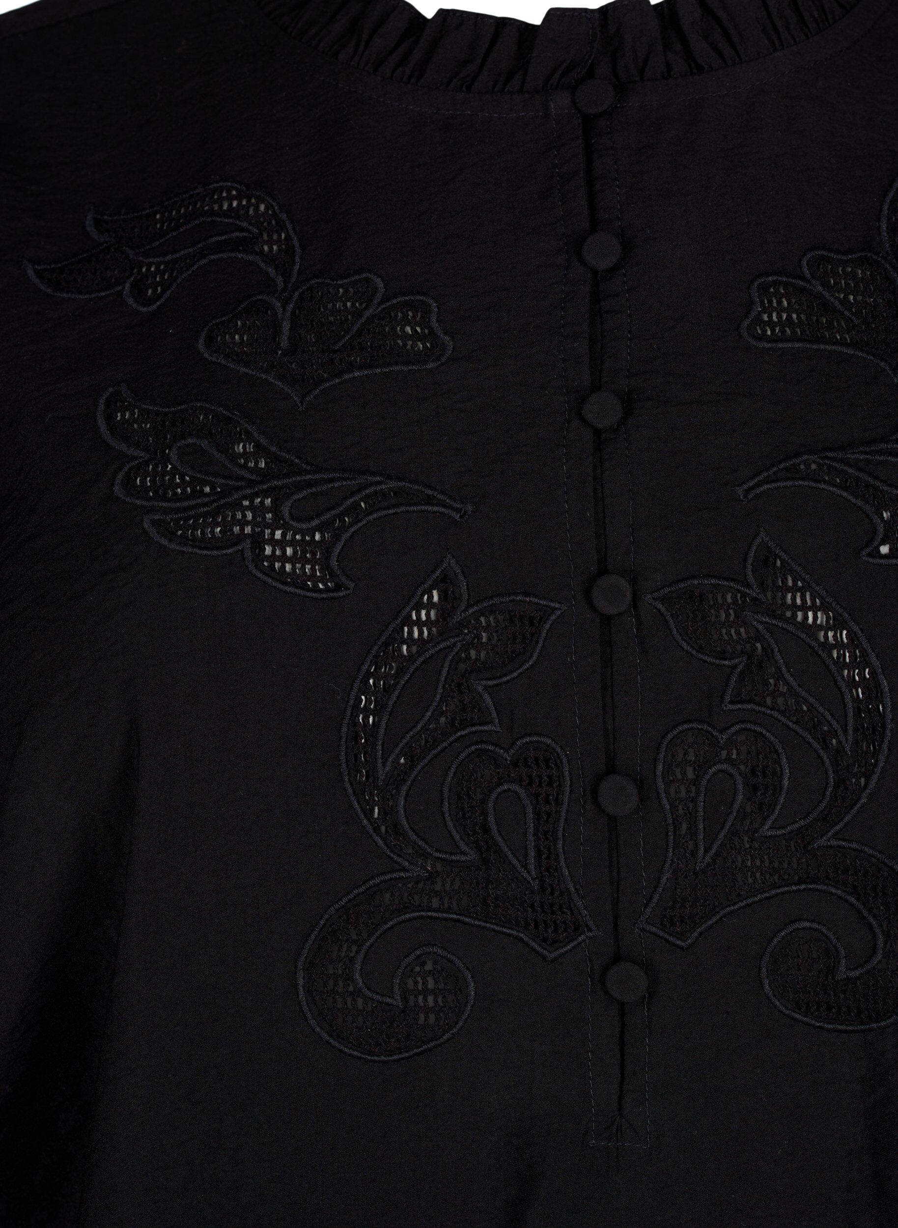 Zizzi Blus med volanger och Broderie anglaise, Black, Packshot image number 2
