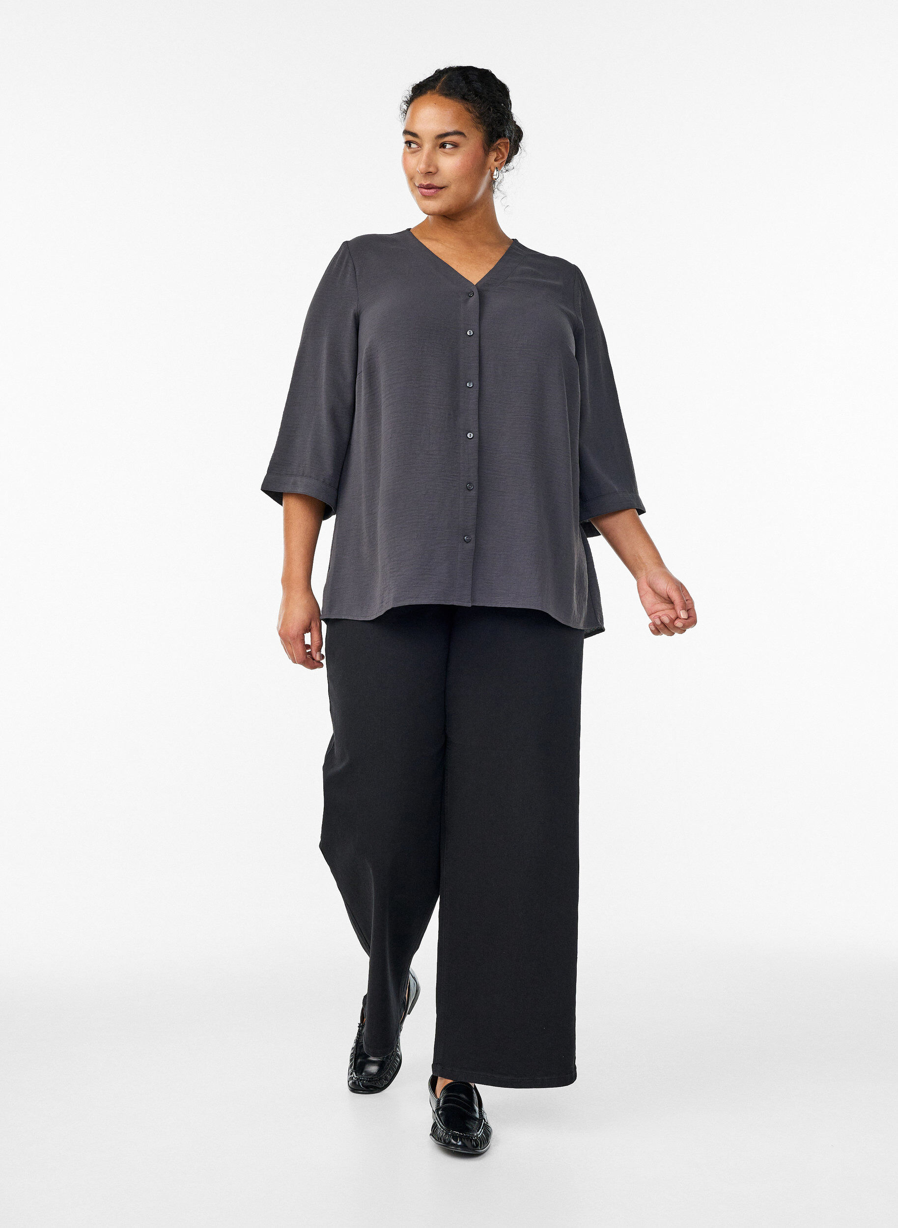 ZizziSkjortblus med v-ringning och 3/4-&auml;rm, Gr&aring;, Model image number 1