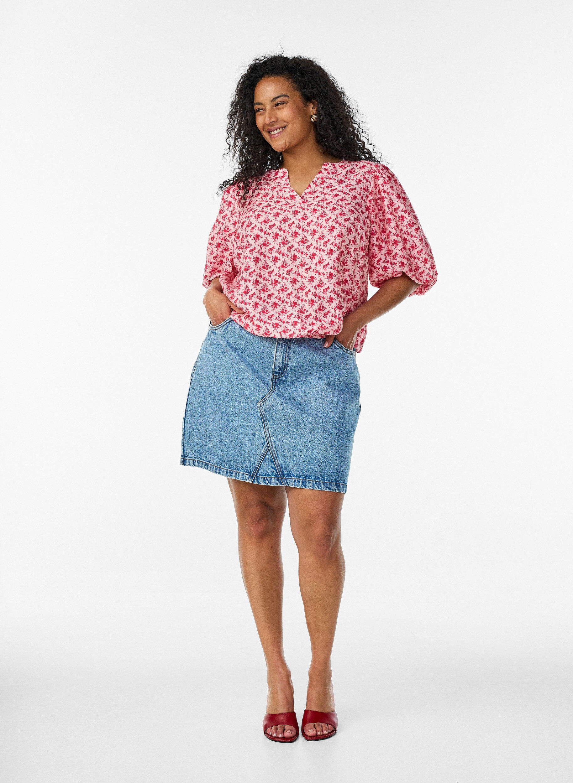 ZizziBlommig blus i viskos med ballong&auml;rmar, R&ouml;d, Model image number 1