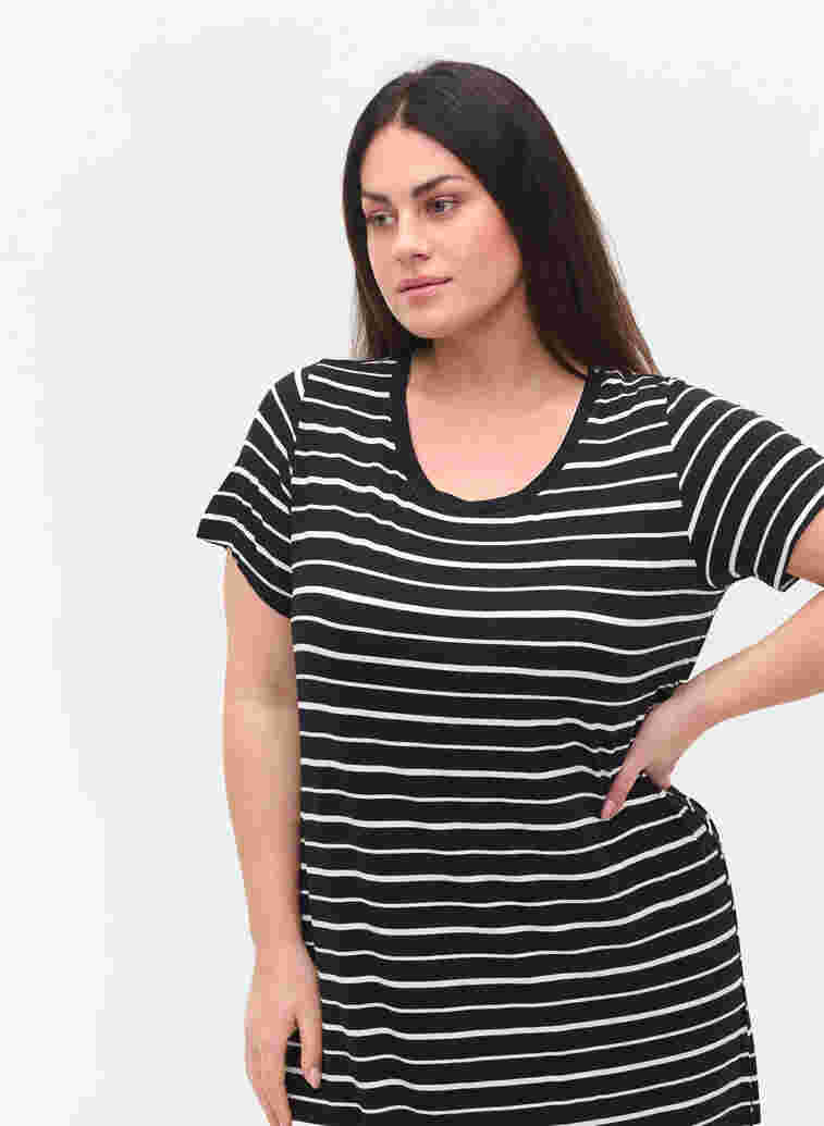 Randig midiklänning med korta ärmar, Black w. Stripe, Model image number 1