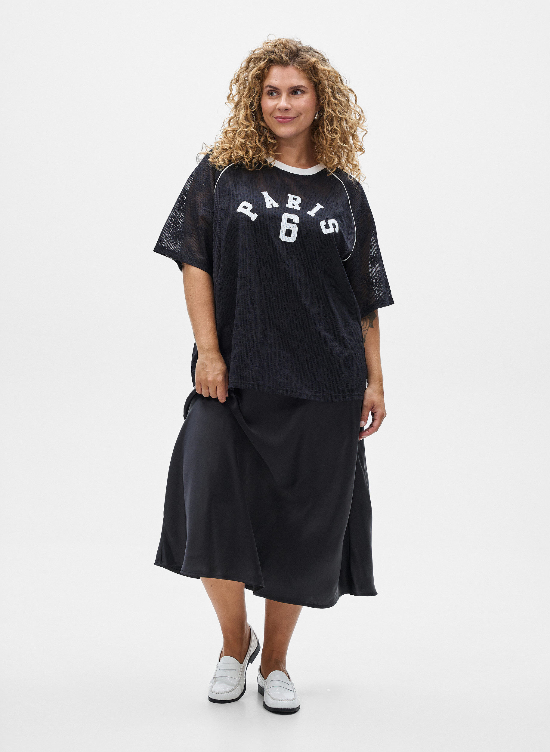 ZizziMidikjol i satin, Svart, Model image number 0