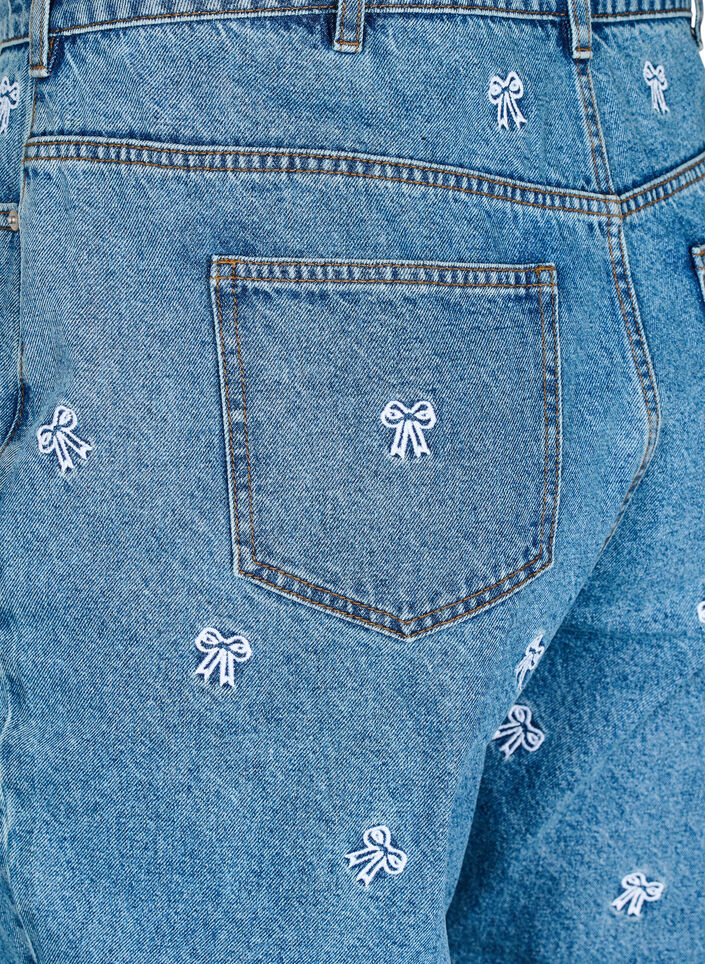 Mille Mom Fit-jeans med broderier, Blå, Packshot image number 3