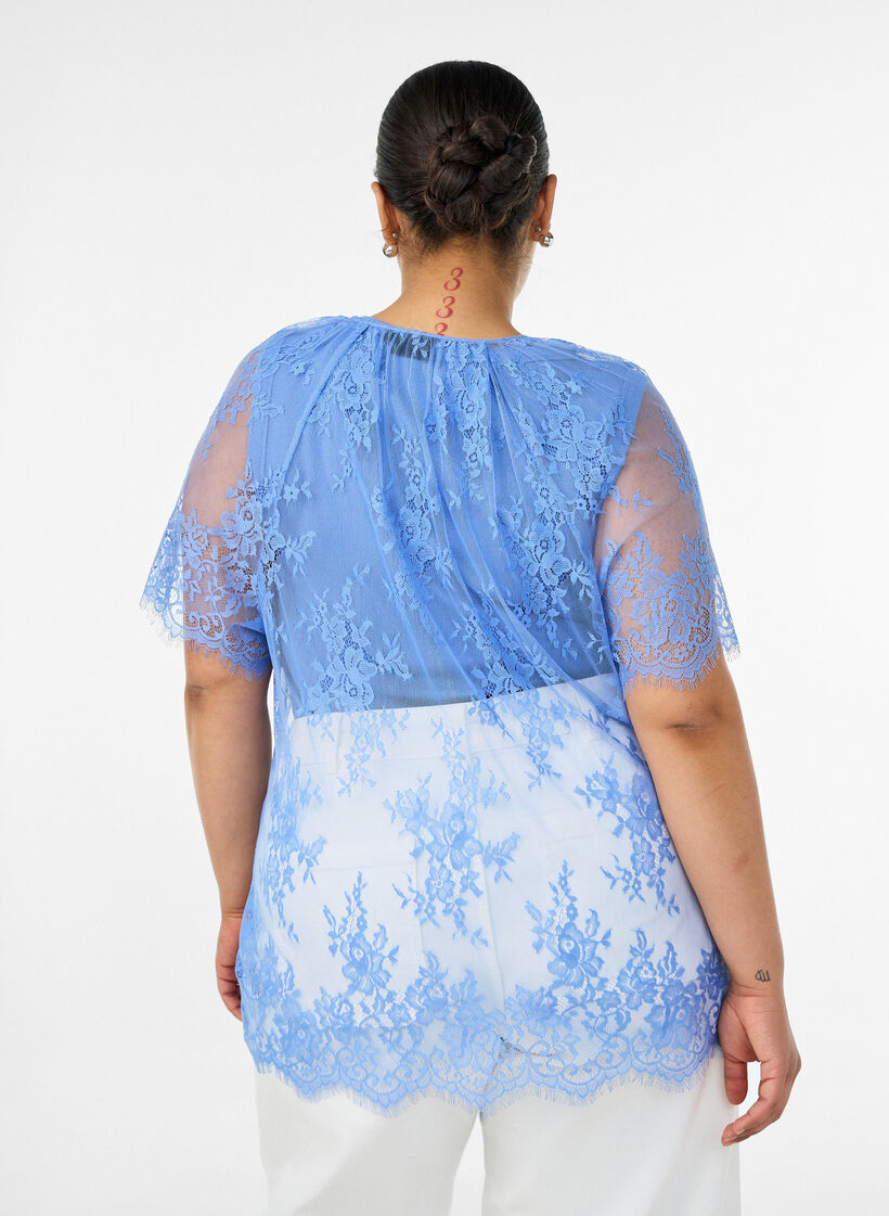 Kort&auml;rmad blus i spets med knytning, Lila, Model image number 2