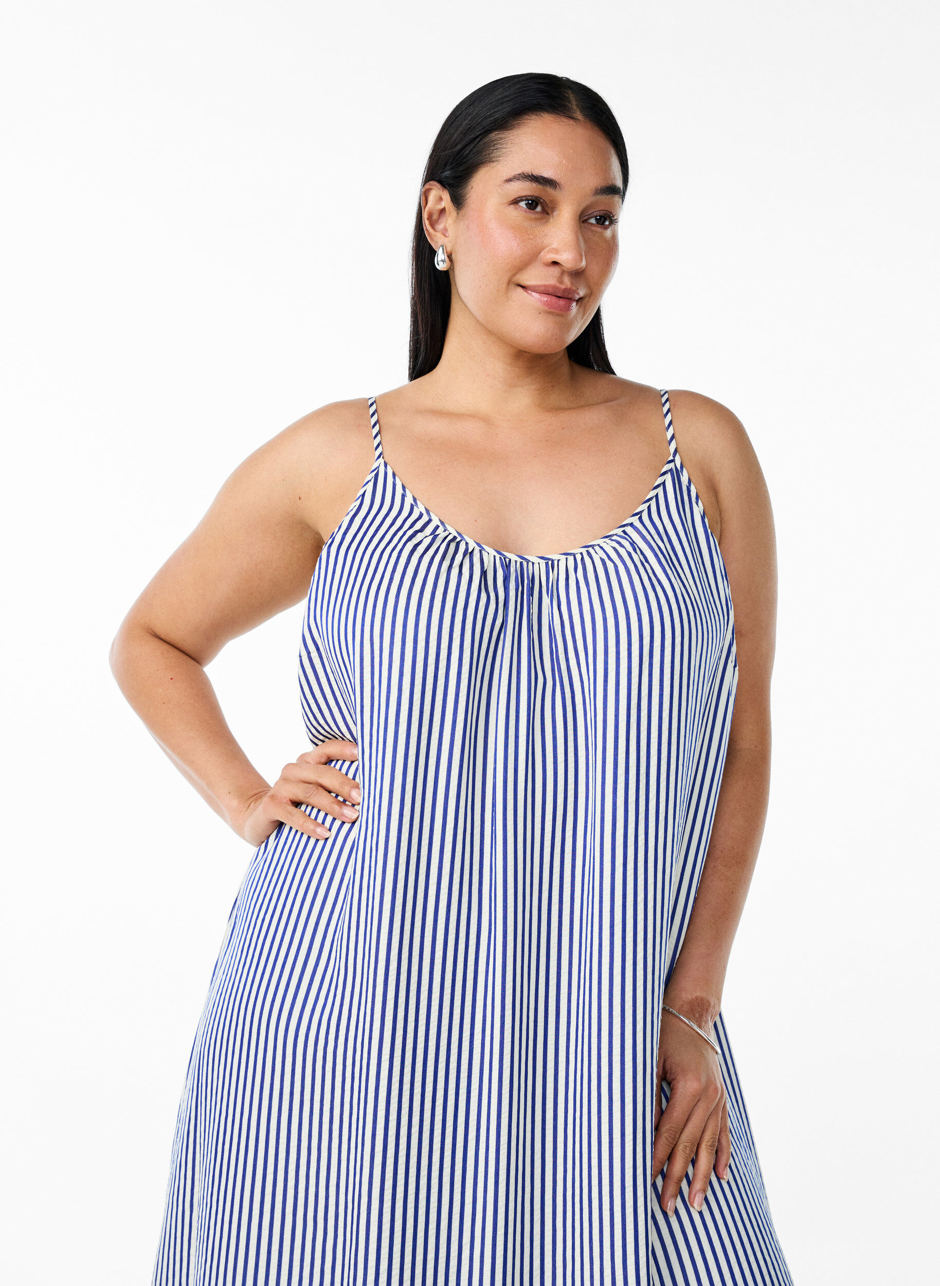 ZizziA-linjeformad sommarkl&auml;nning med r&auml;nder, Bl&aring;, Model image number 2