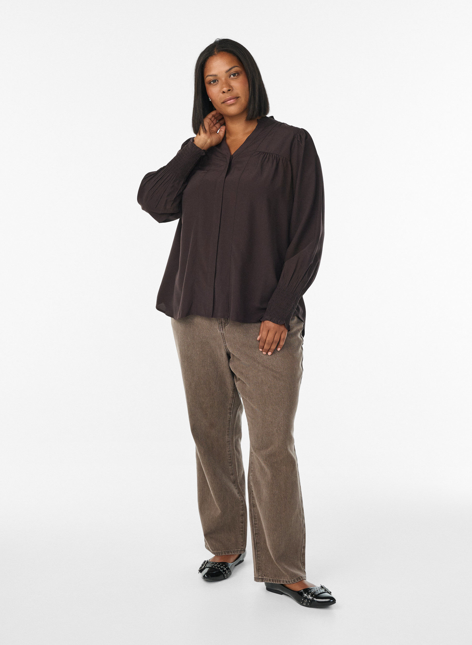 Zizzi Blus med volangkrage och rynkning, Brun, Model image number 1