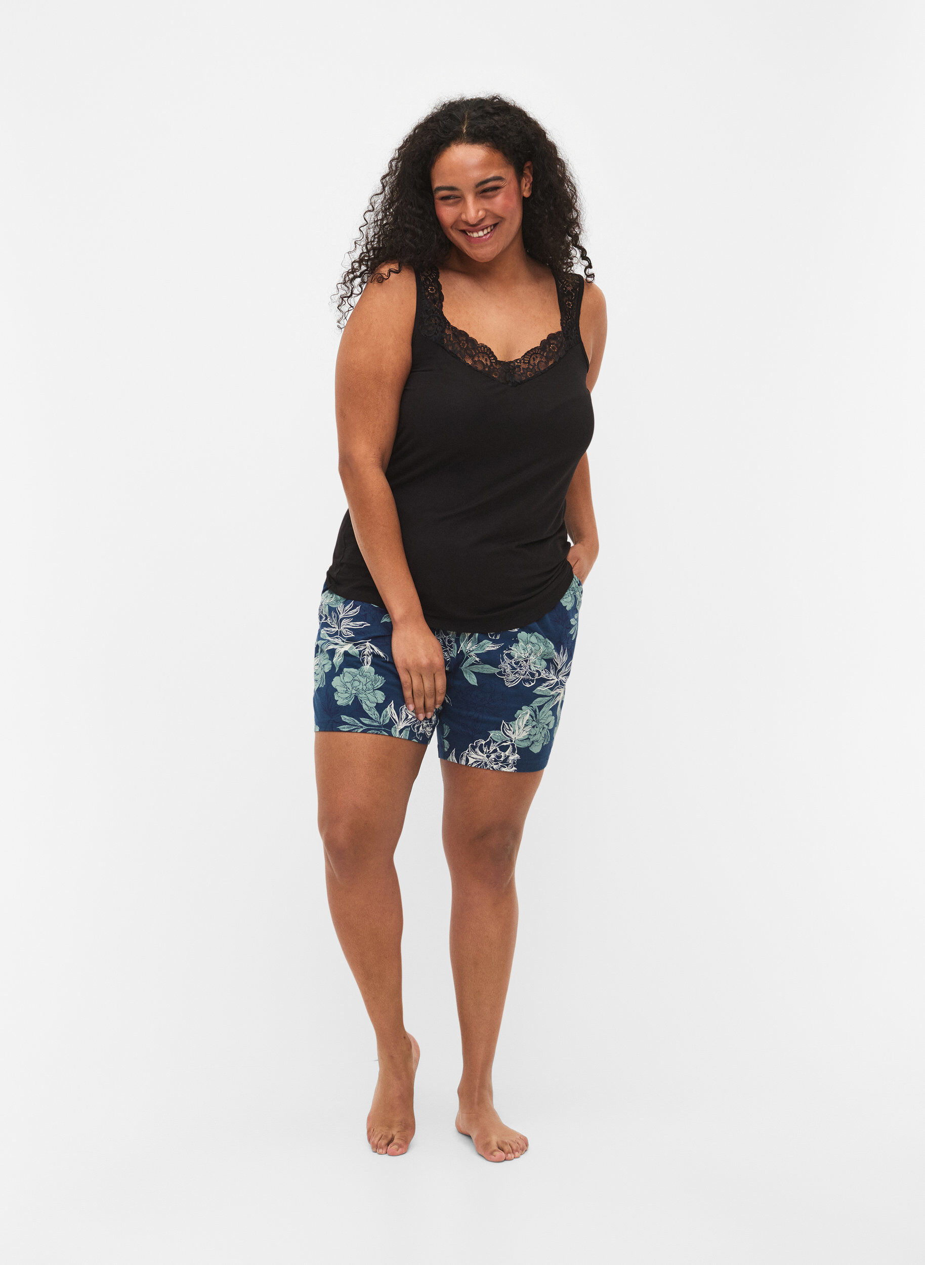 Zizzi Topp i viskos med spetskant, Svart, Model image number 1