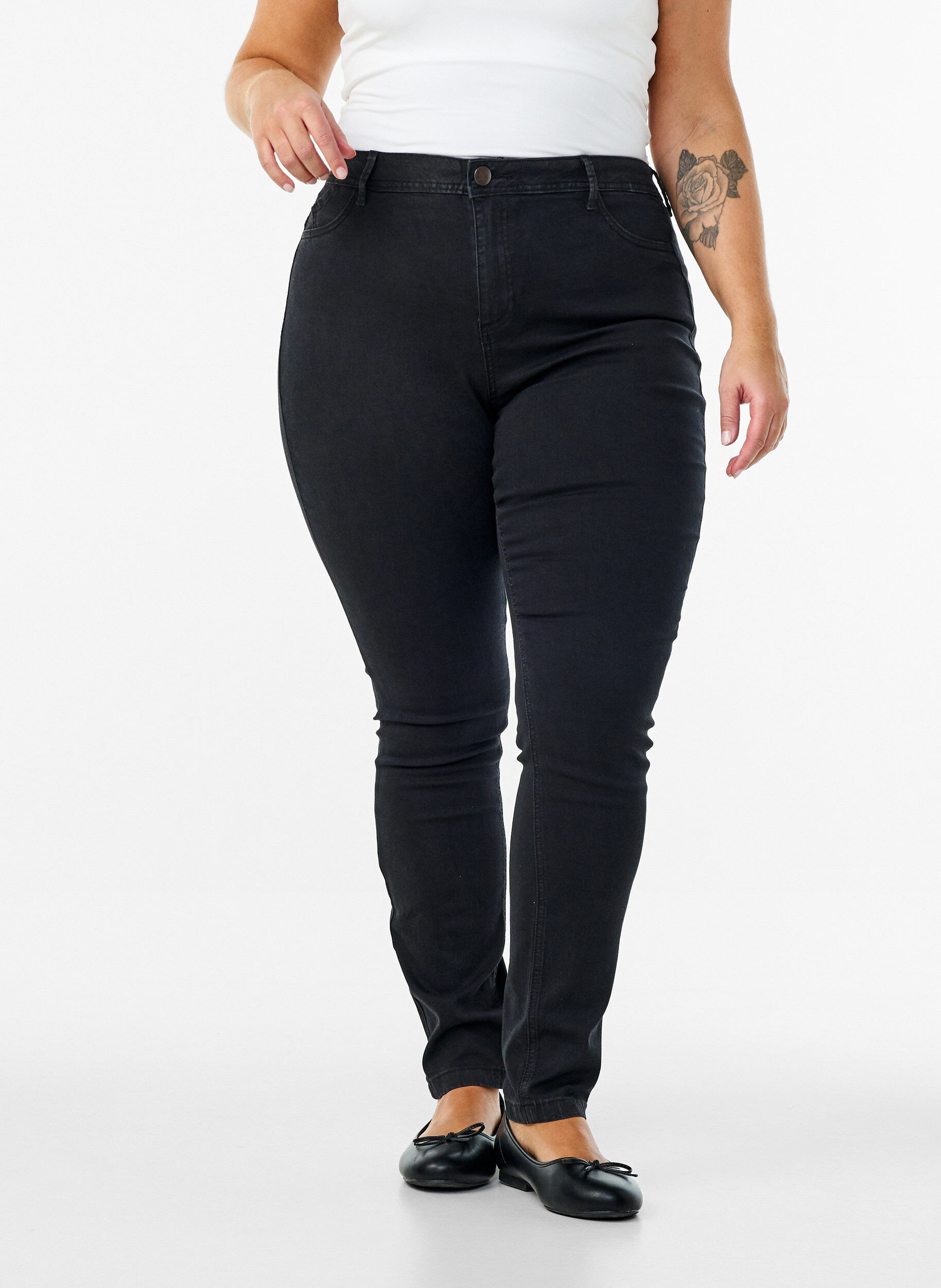Zizzi Superslimmade Amy-jeans med h&ouml;g midja, Svart, Model image number 2