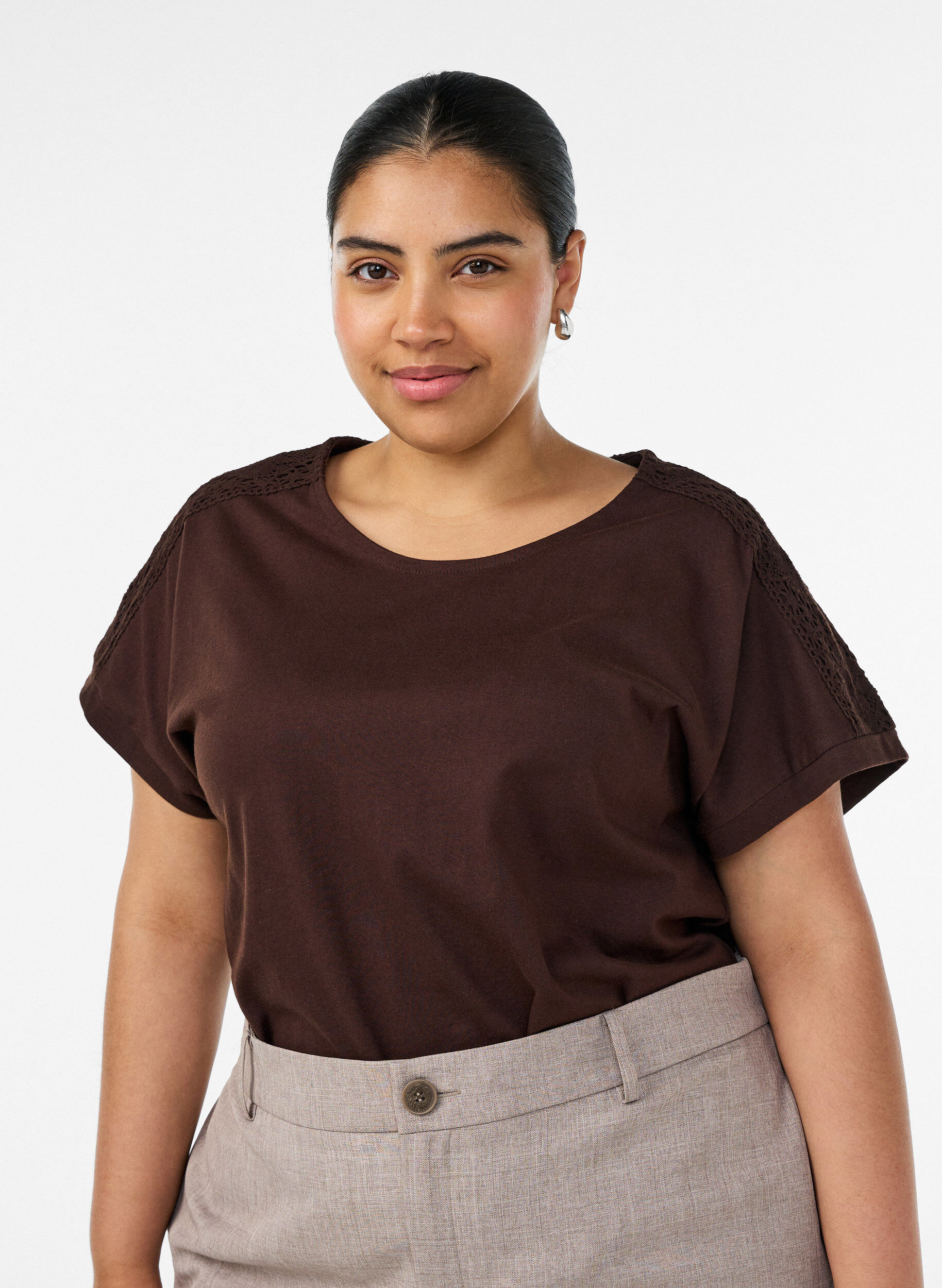 ZizziT-shirt i bomull med virkad detalj, Brun, Model image number 0