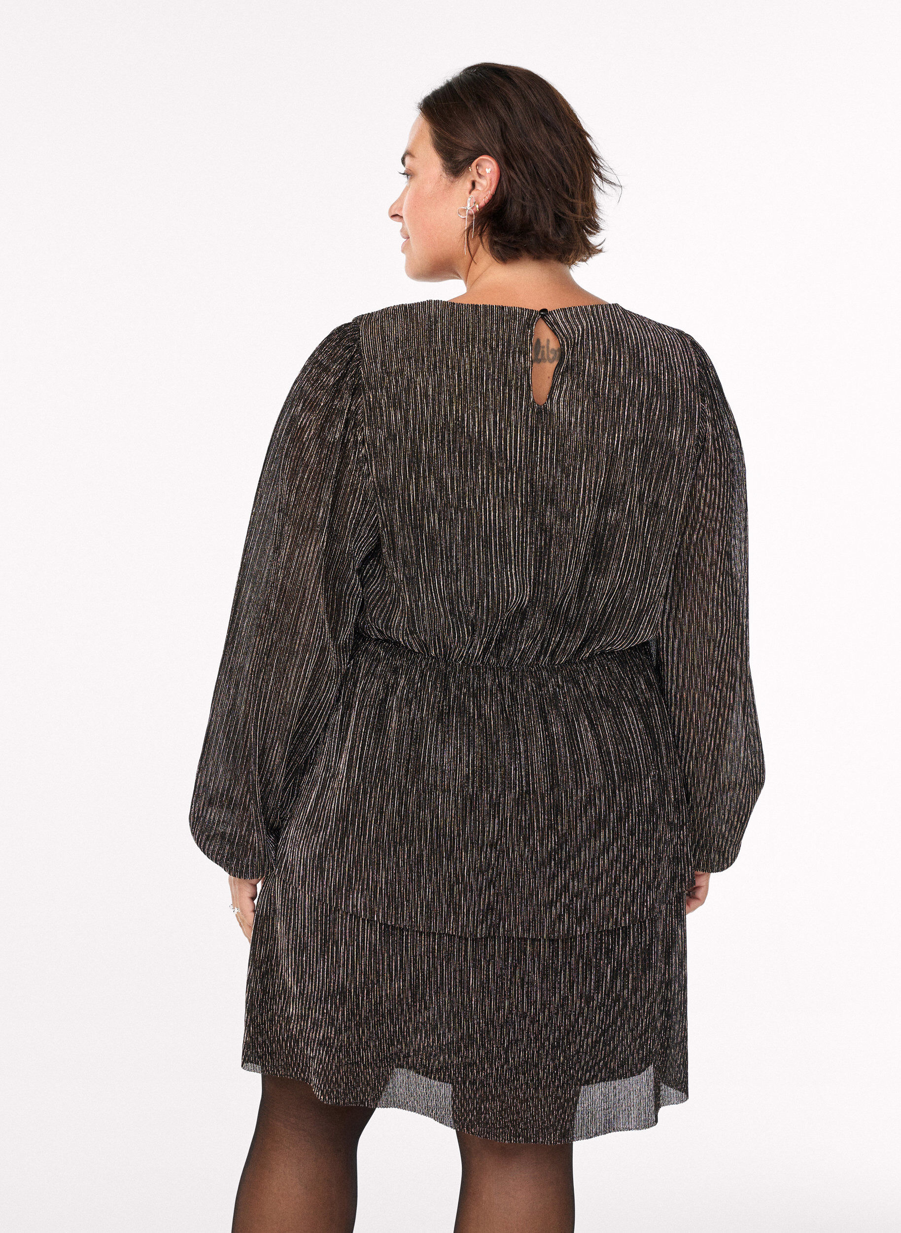 Zizzi Kort kl&auml;nning med glitterr&auml;nder och l&aring;nga &auml;rmar, Svart, Model image number 2