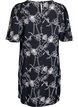 Kort A-linjeformad kl&auml;nning med broderat m&ouml;nster, Svart, Packshot image number 1