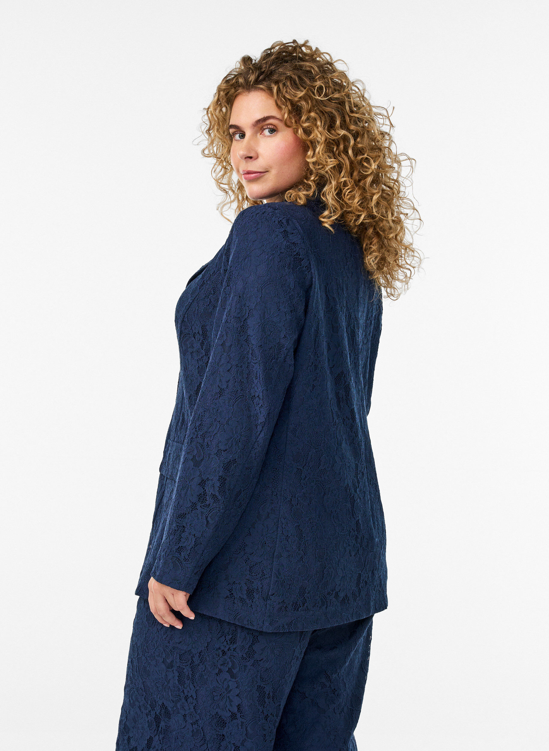 Zizzi Kavaj i spets med knappst&auml;ngning, Bl&aring;, Model image number 2