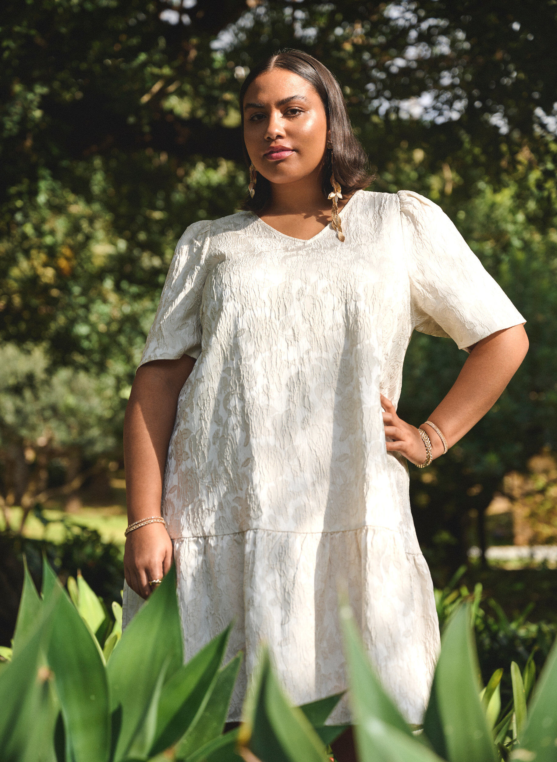 Zizzi Jacquardkl&auml;nning i kn&auml;l&auml;ngd med korta &auml;rmar, Whisper White, Image image number 0