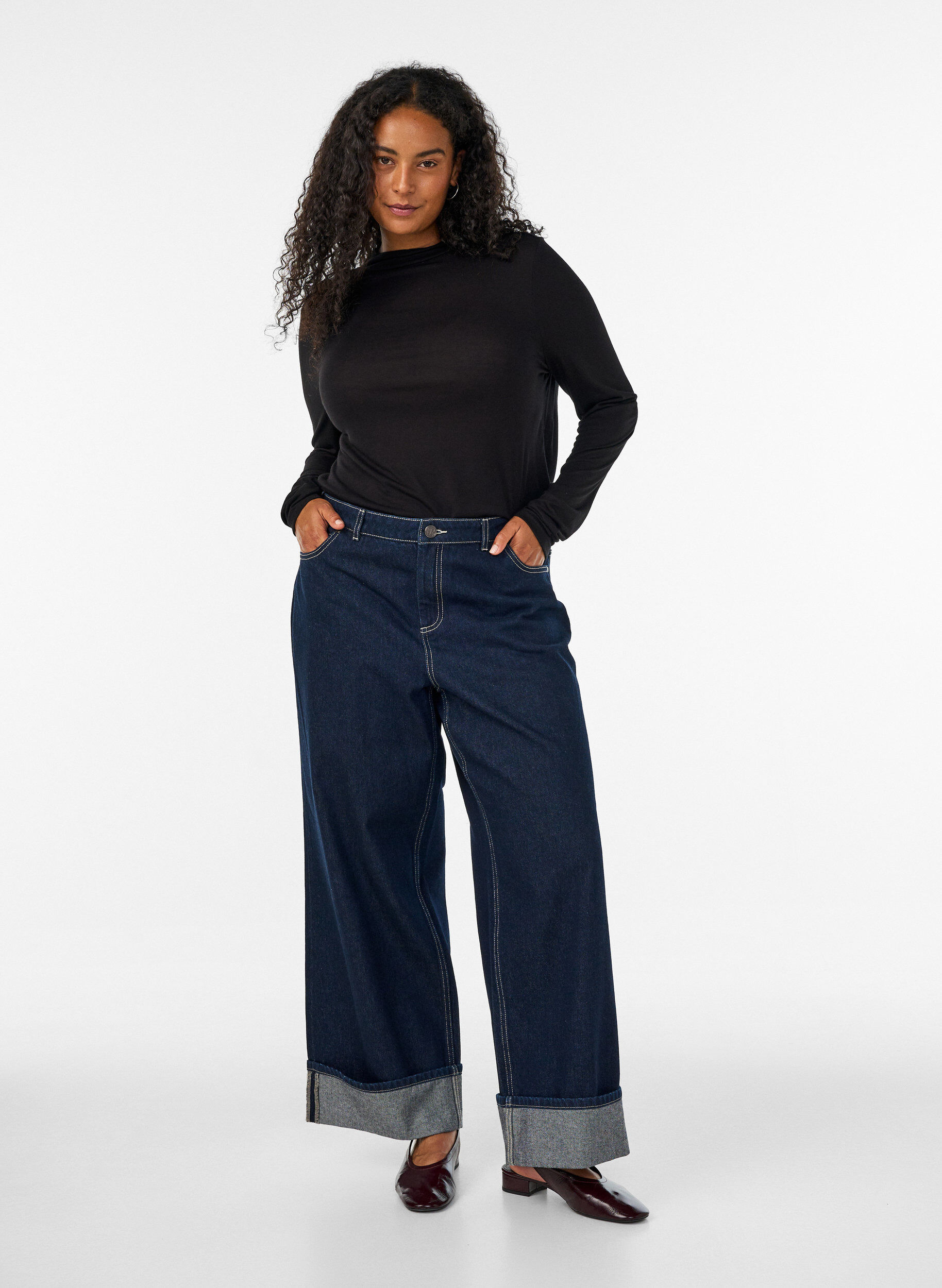 ZizziBlus i viskosjersey med h&ouml;g hals, Svart, Model image number 1