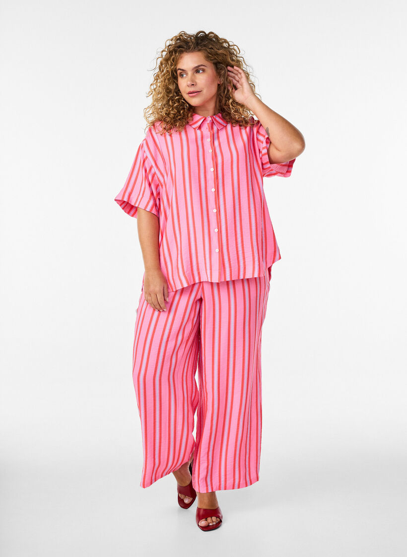 Kort&auml;rmad randig skjorta i viskos, Rosa, Model image number 1