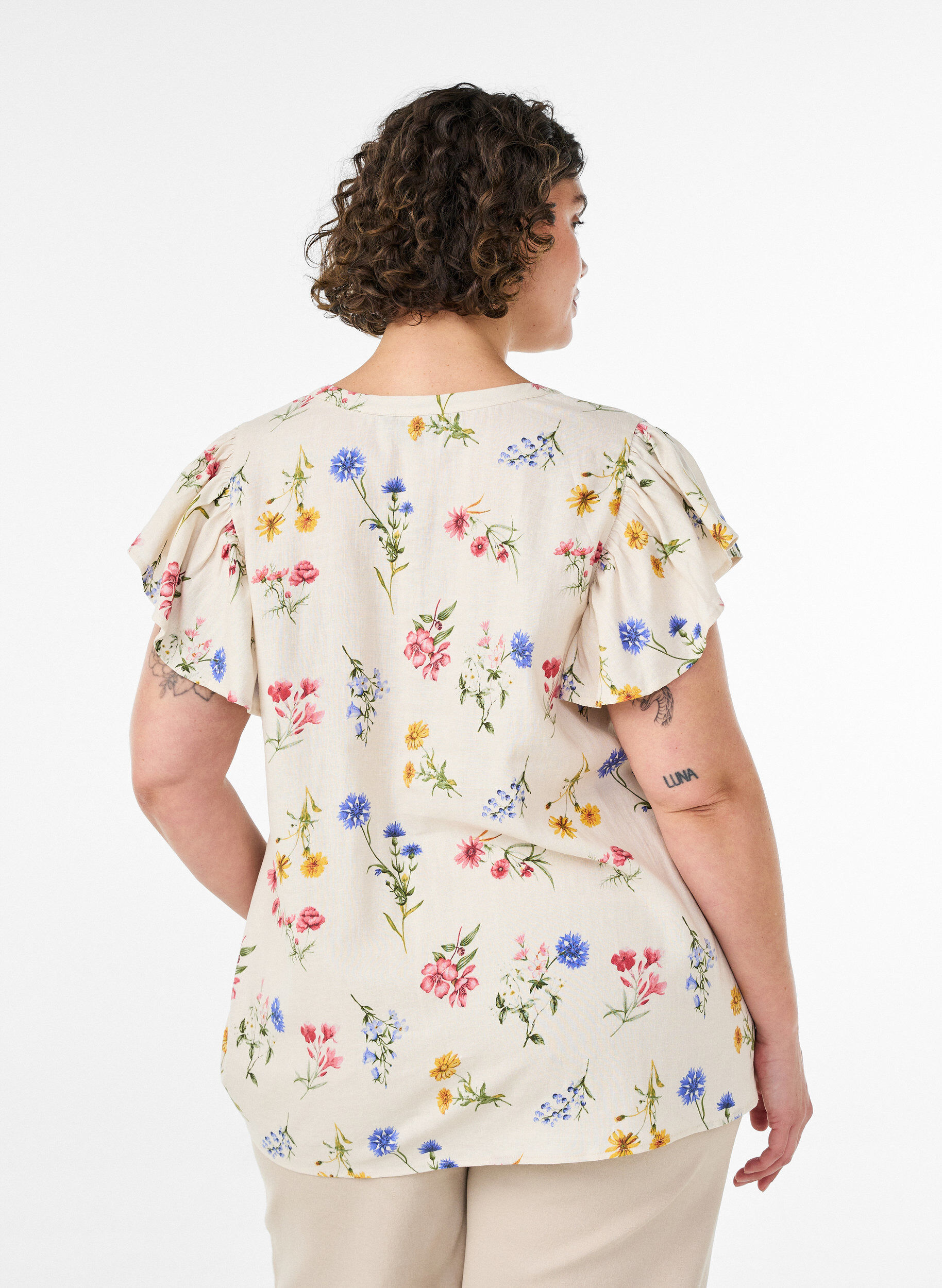 ZizziBlus i viskos och linne med volang&auml;rmar, Beige, Model image number 2