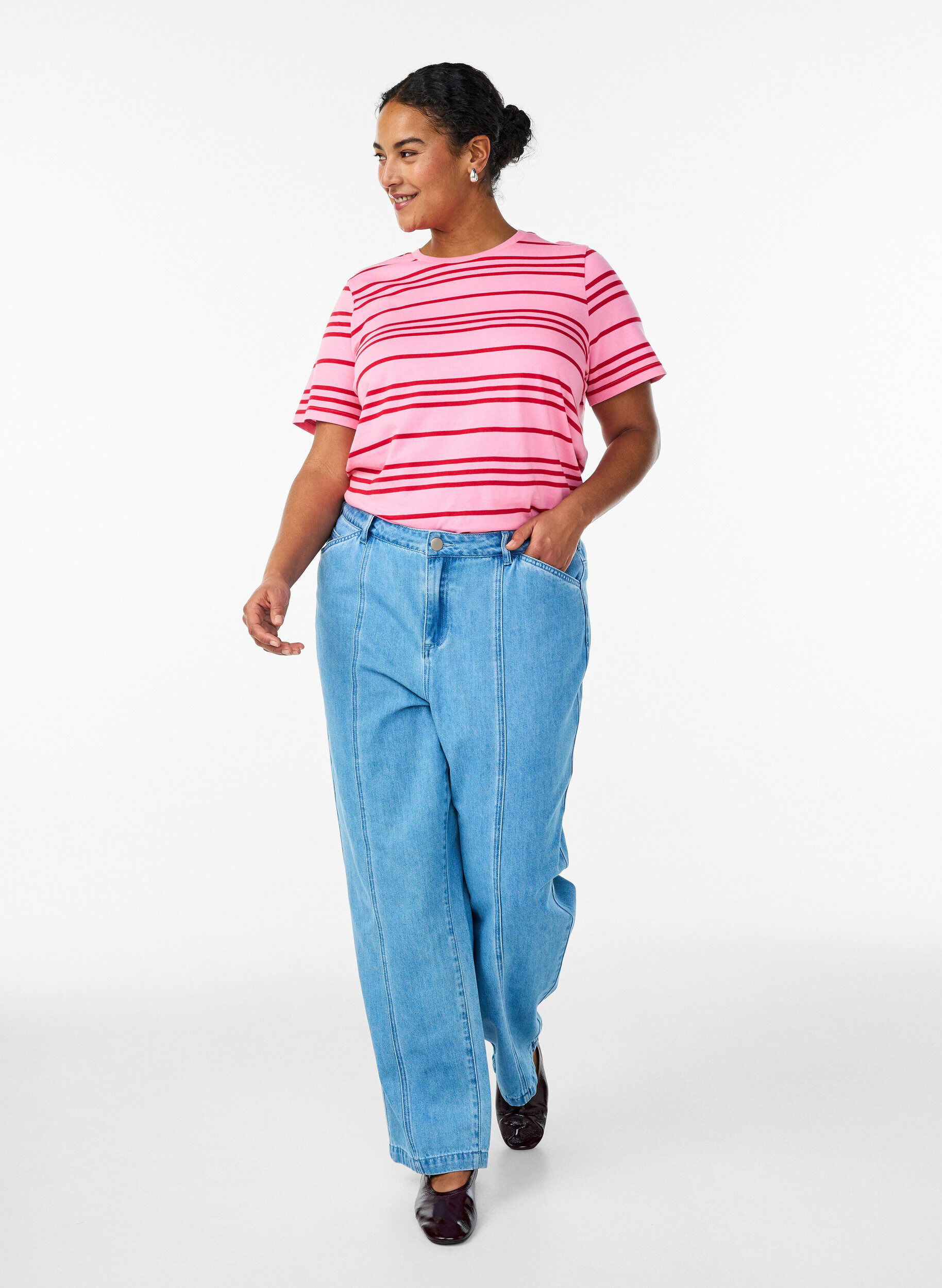 Zizzi Randig t-shirt i bomull, Rosa, Model image number 1