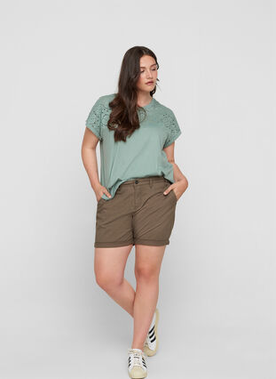 Shorts i regular fit med fickor, Tarmac, Model image number 2