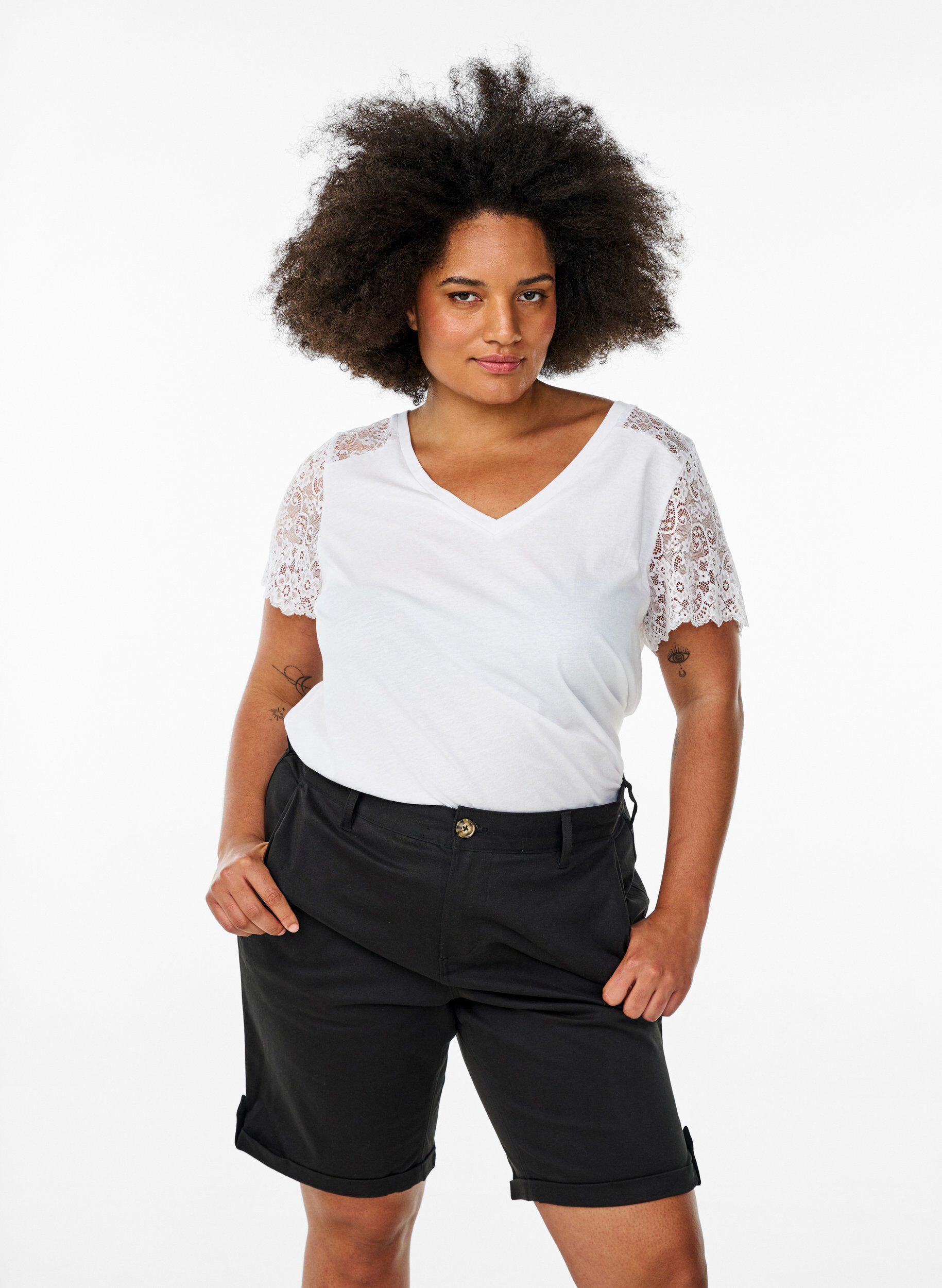 Chino-shorts med fickor, Svart, Model