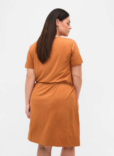 Kortärmad klänning med midjeband, Pecan Brown, Model image number 1