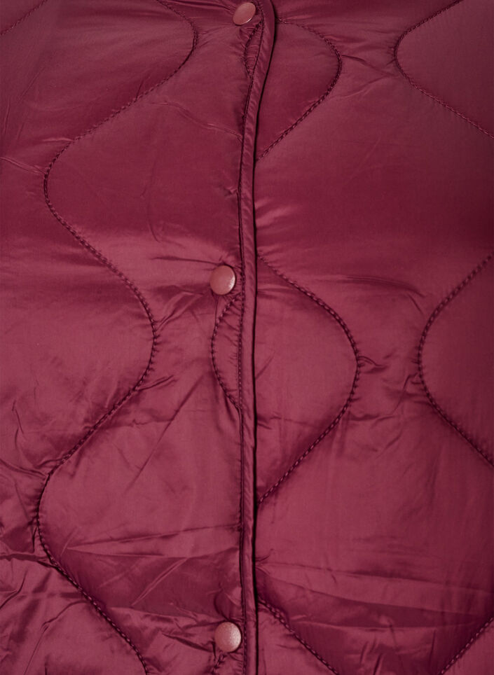 Quiltad jacka med tryckknappar och rund hals, M&ouml;rk Bordeaux, Packshot image number 2
