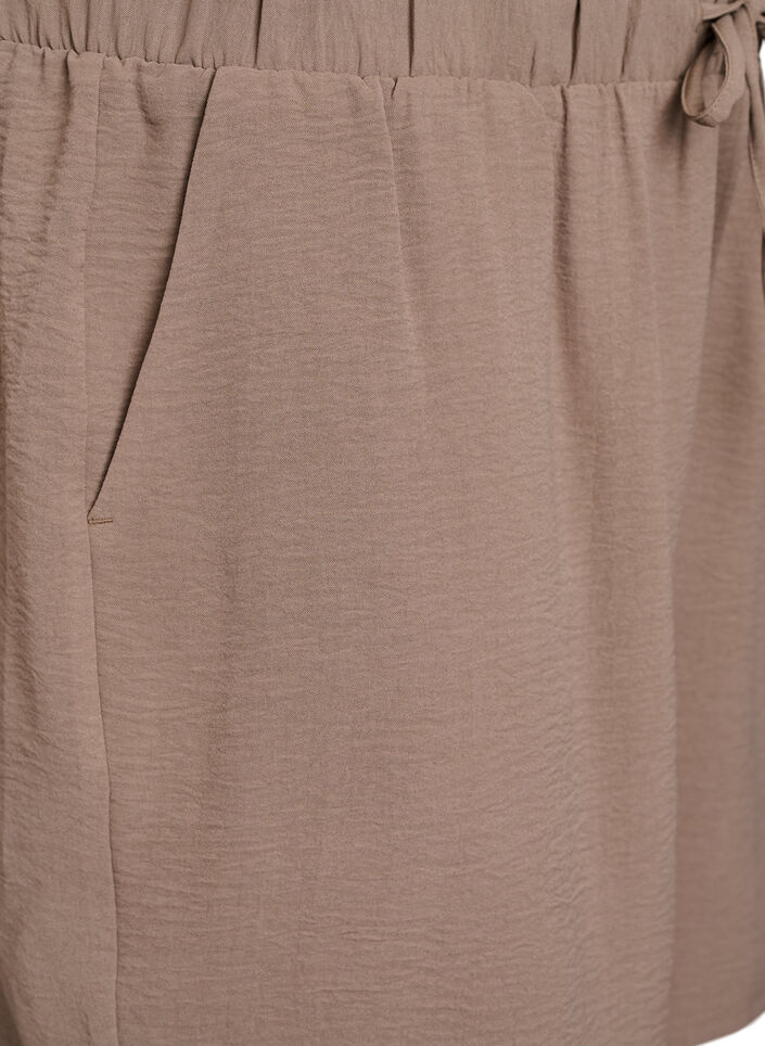 Shorts med fickor och res&aring;r i midjan, Brun, Packshot image number 2