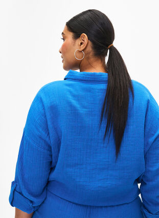 Skjorta med krage av bomullsmuslin, Victoria blue, Model image number 1