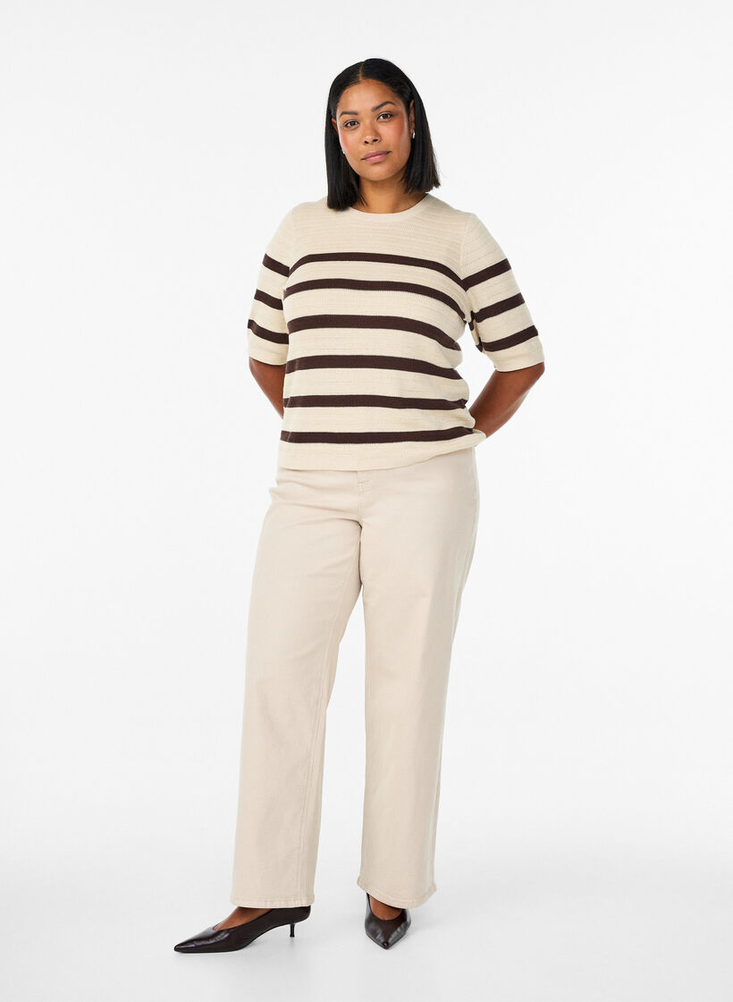 Stickad blus med r&auml;nder och korta &auml;rmar, Vanilla, Model