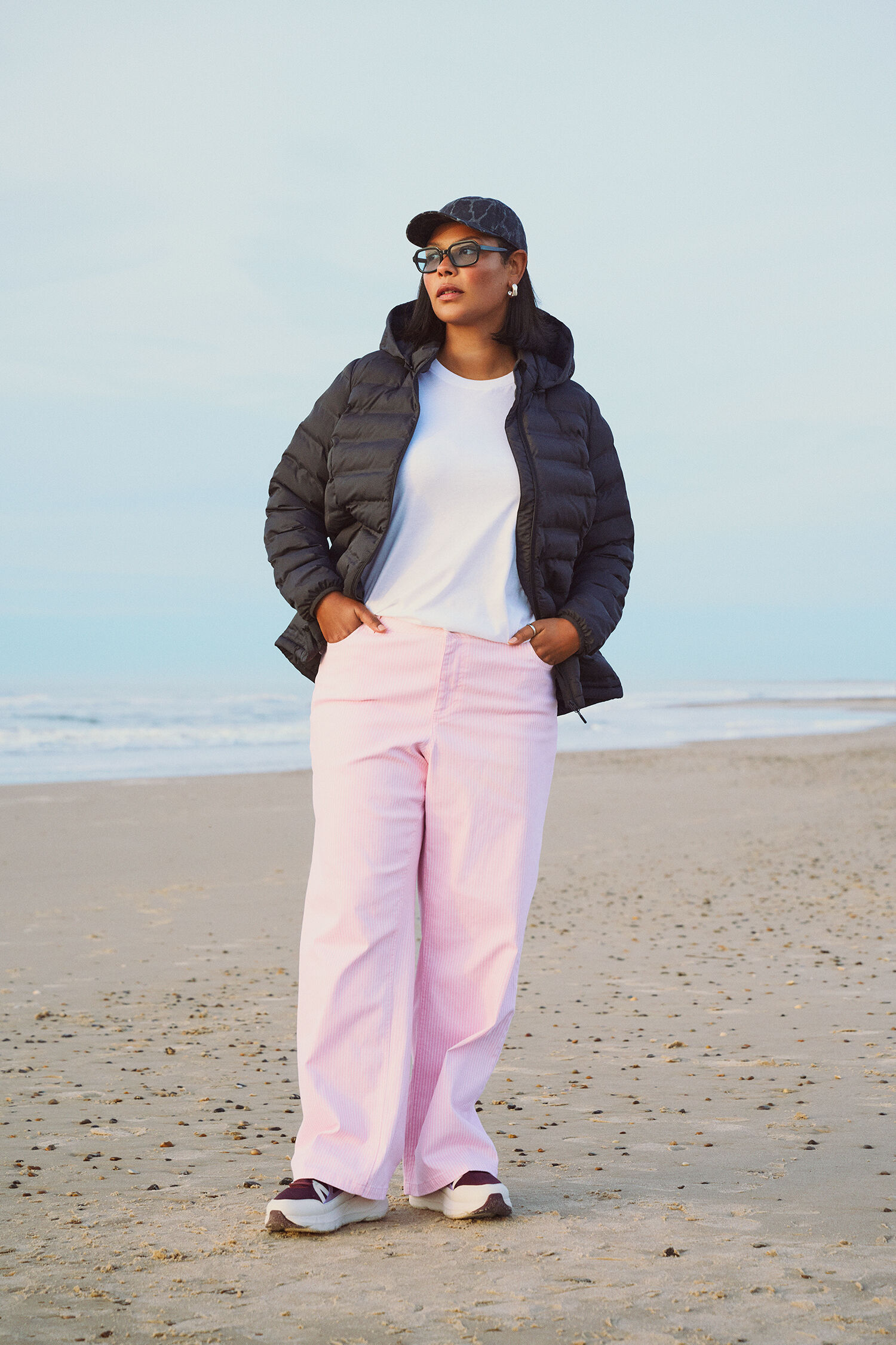 Vattenavvisande svart l&auml;tt jacka, , Model